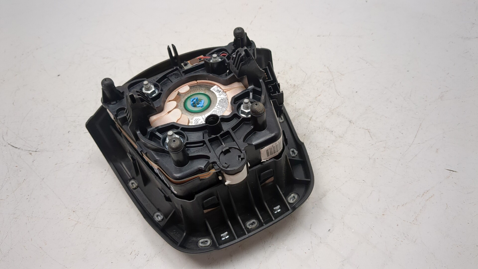 Подушка безопасности в рулевое колесо