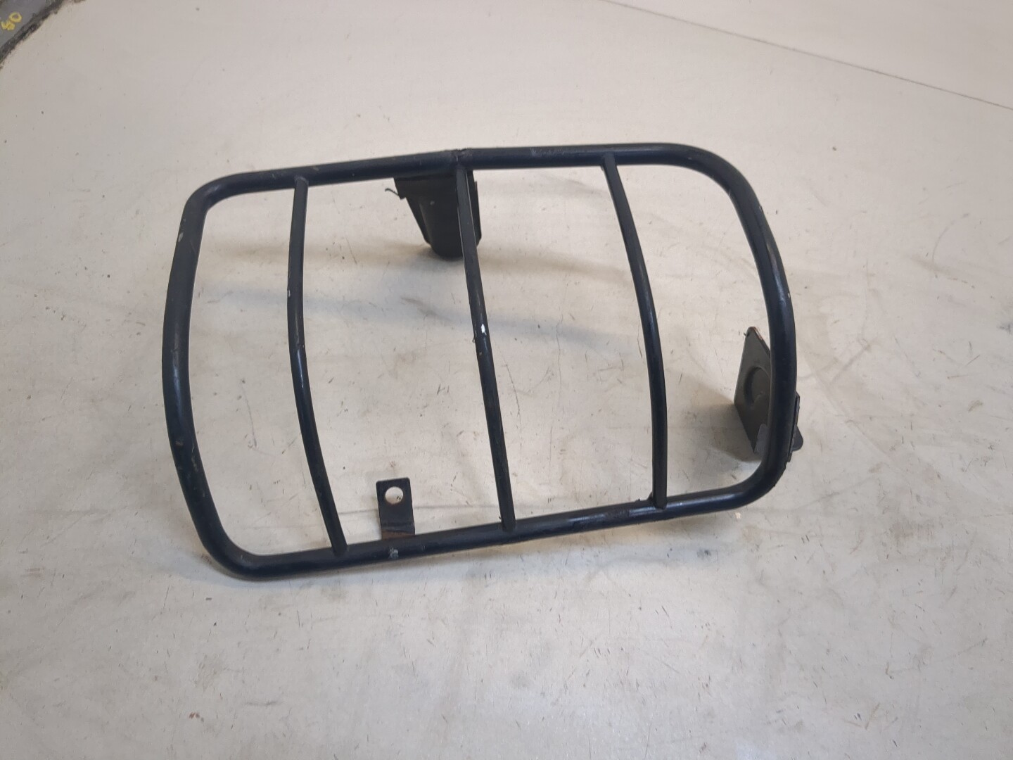 Планка под фару левая