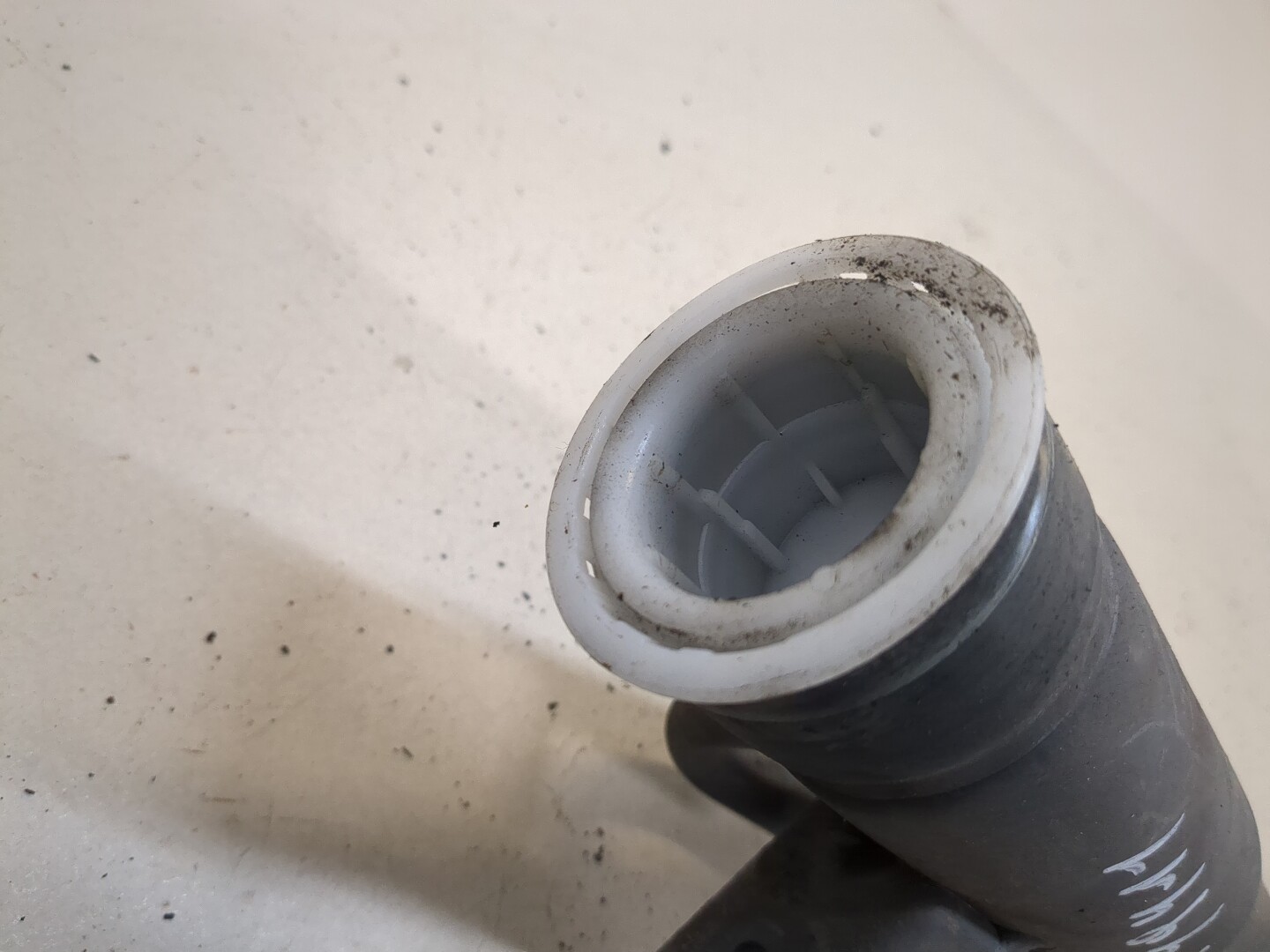 Горловина топливного бака