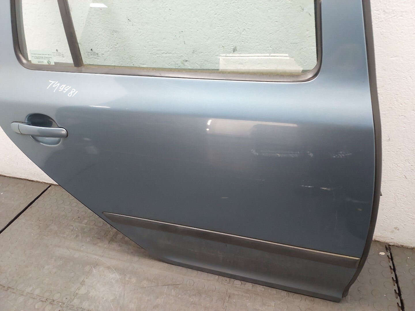 Дверь задняя правая