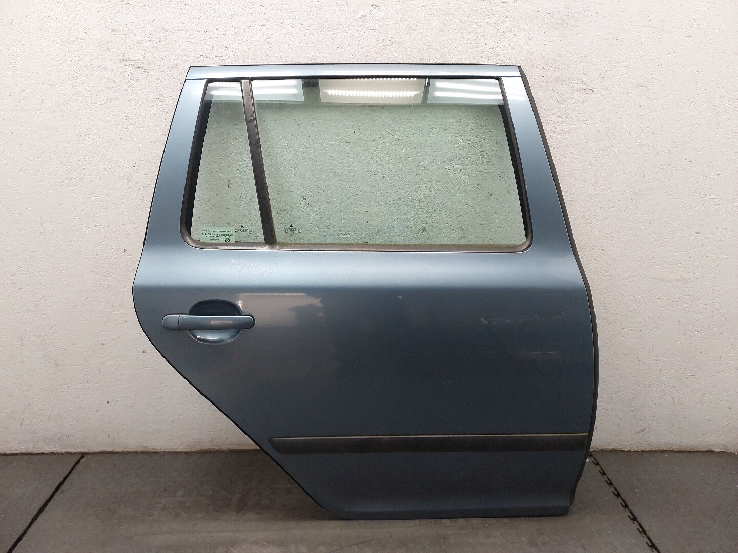 Дверь задняя правая