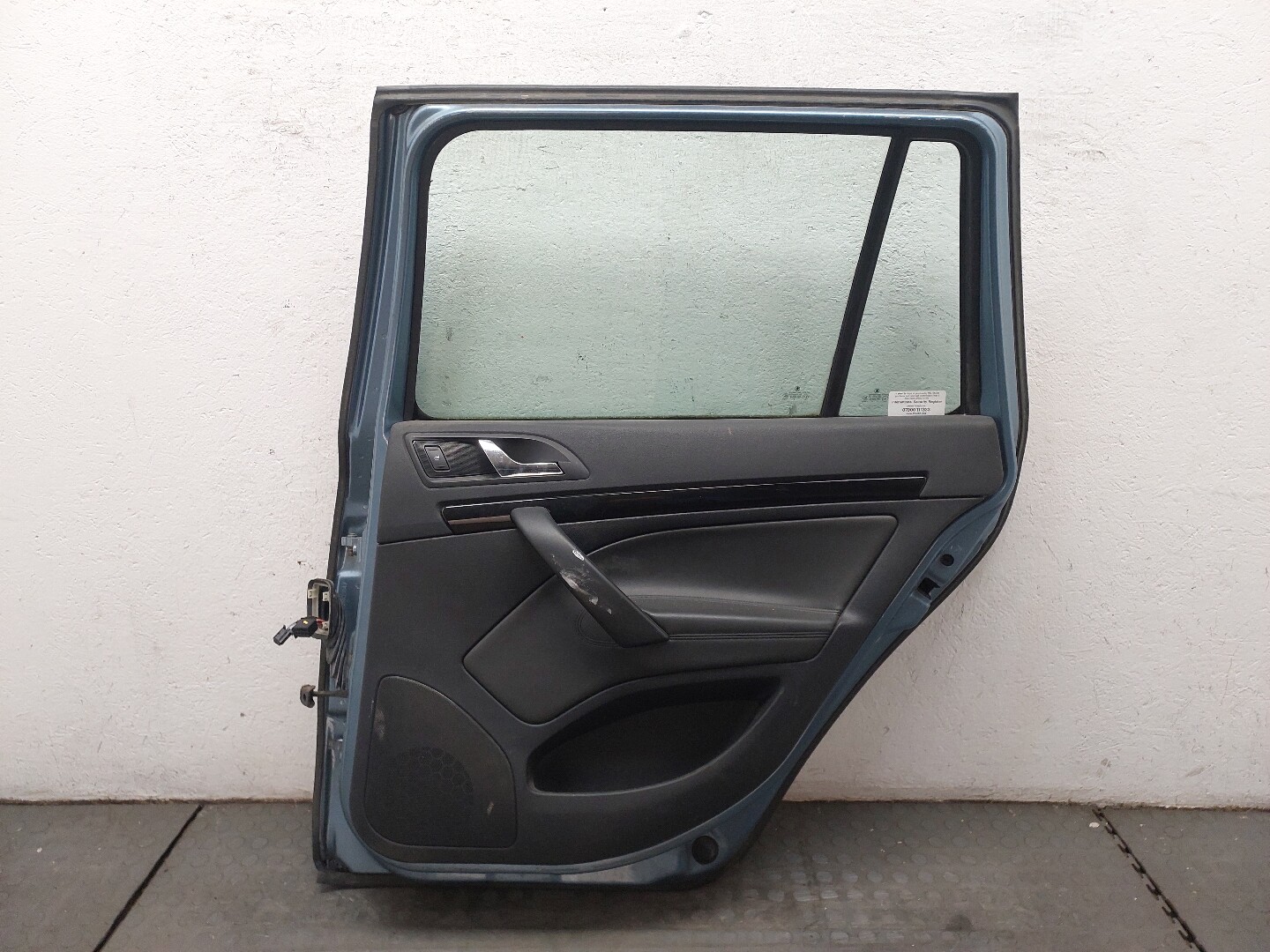 Дверь задняя правая