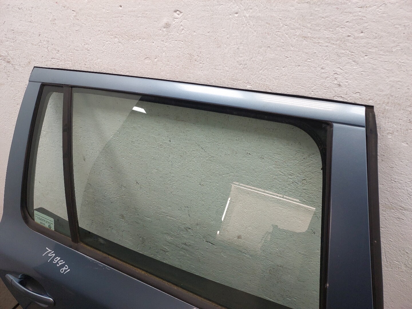 Дверь задняя правая