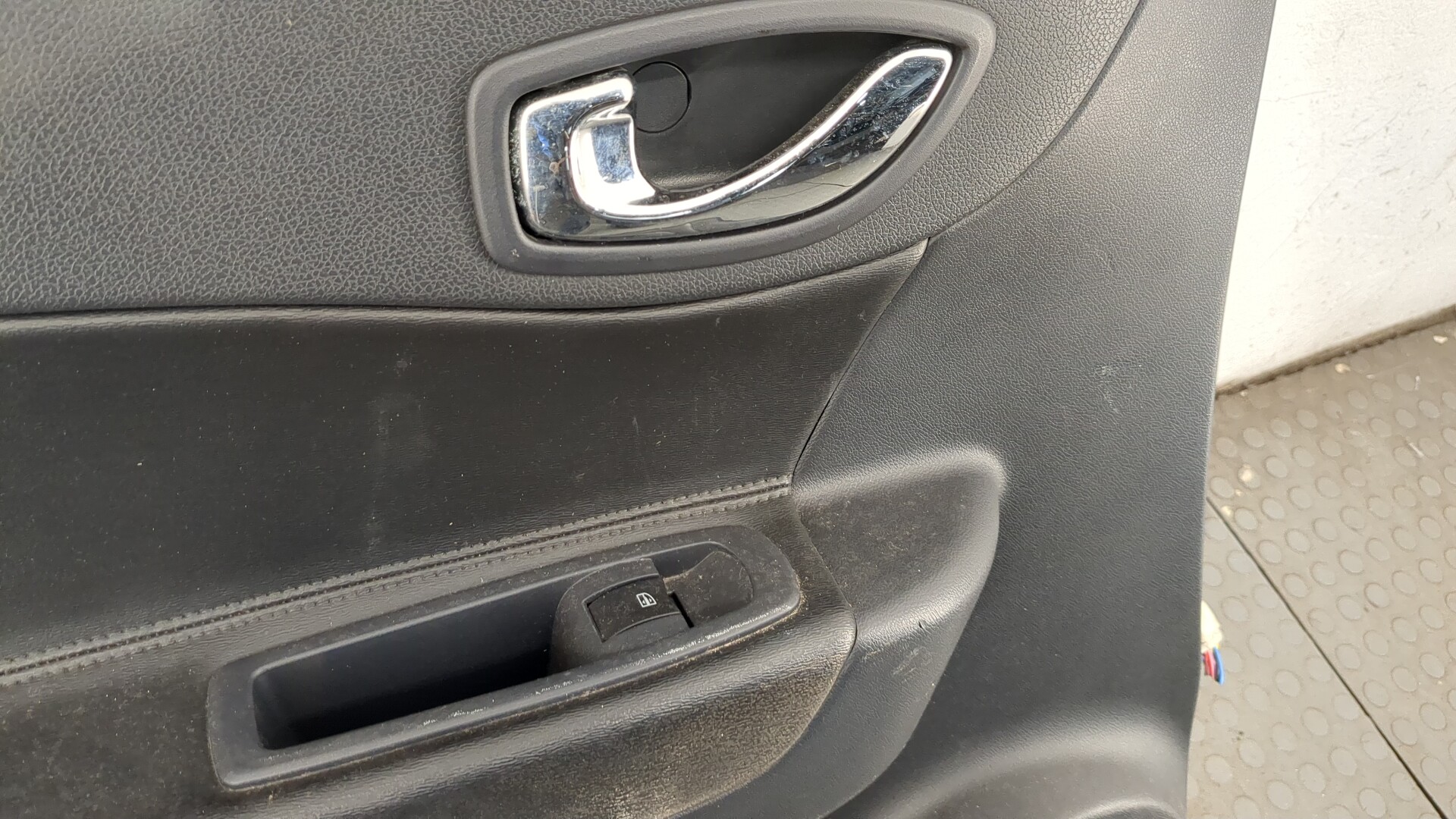 Дверь задняя левая