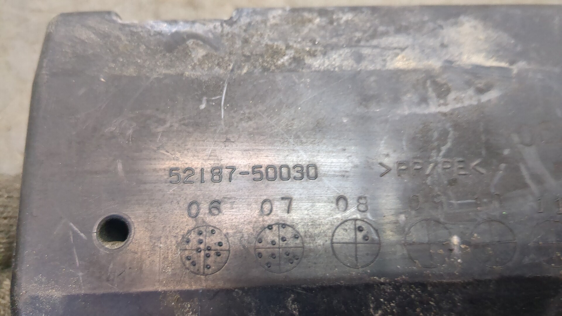 Кронштейн заднего бампера правый