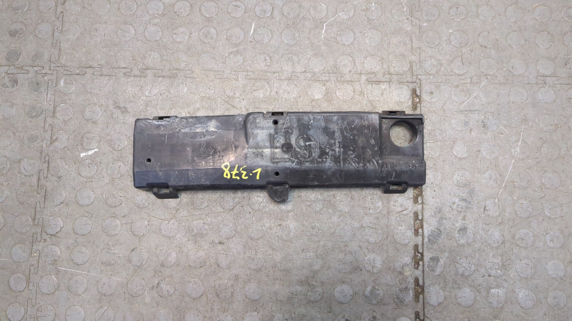 Кронштейн заднего бампера правый