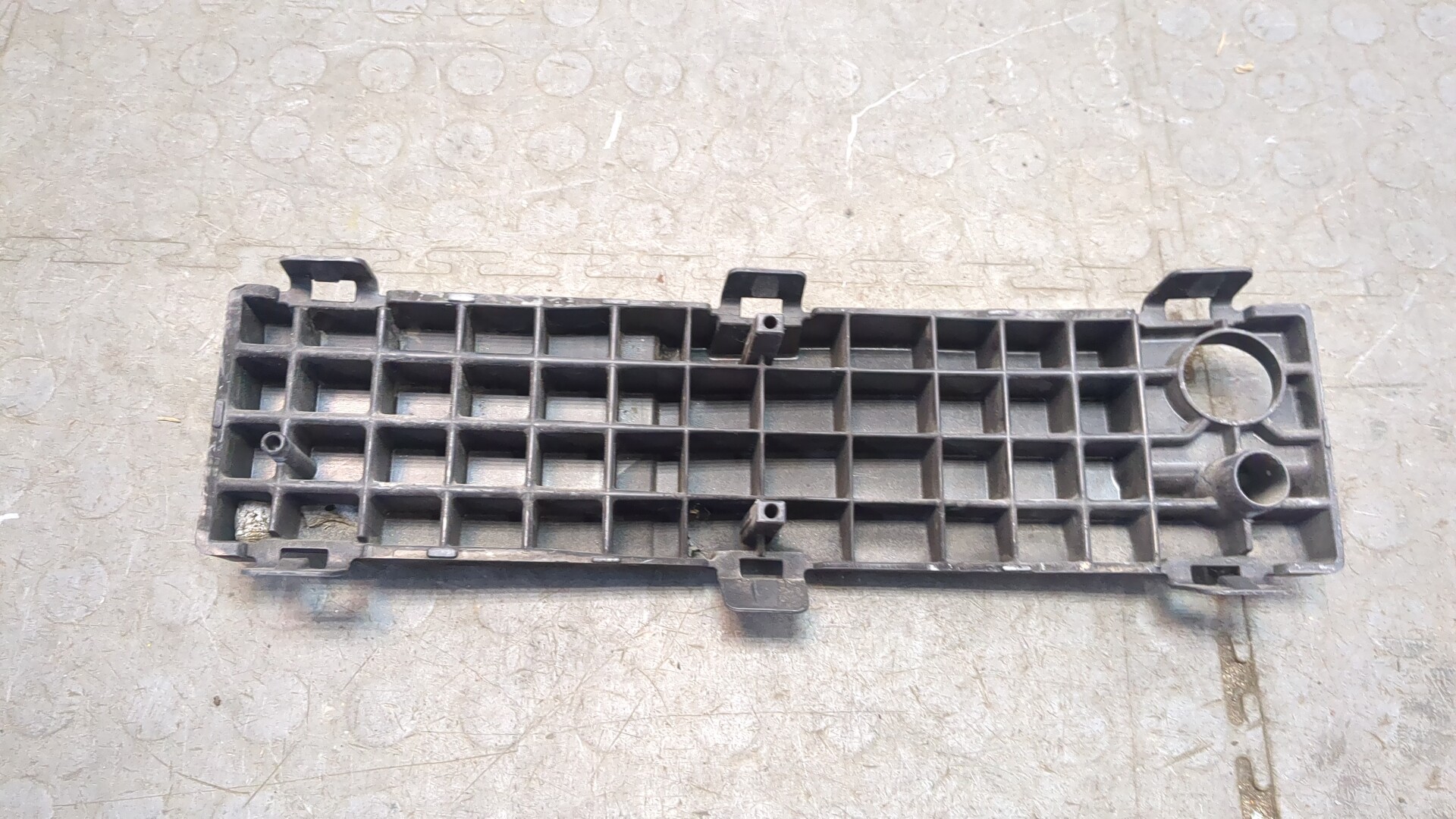 Кронштейн заднего бампера левый