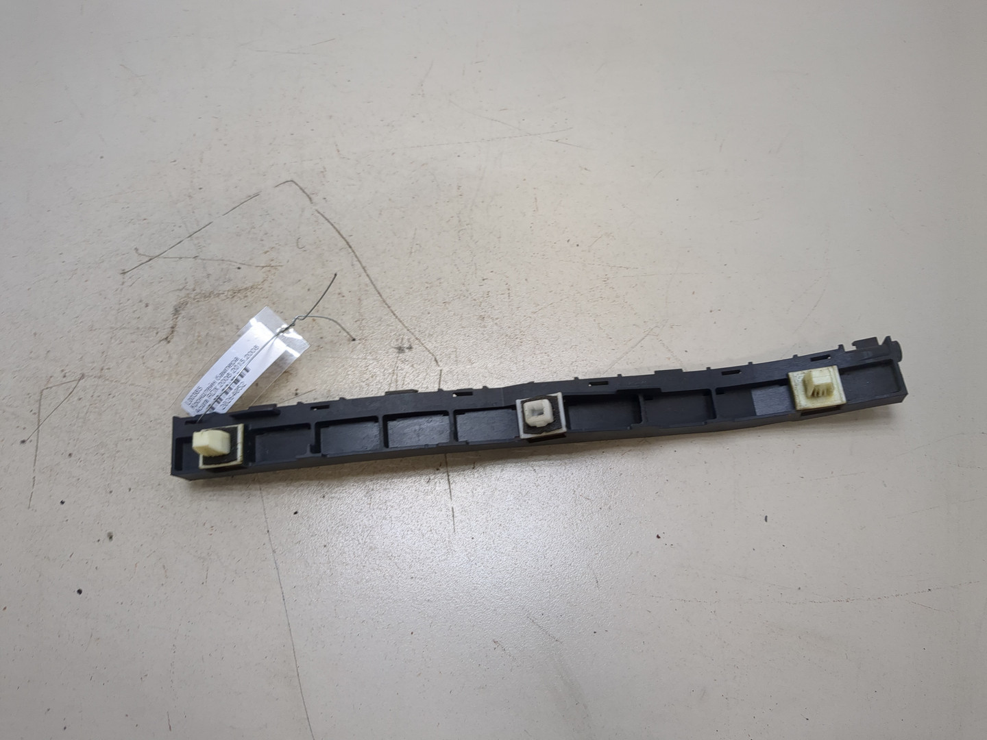 Кронштейн заднего бампера левый