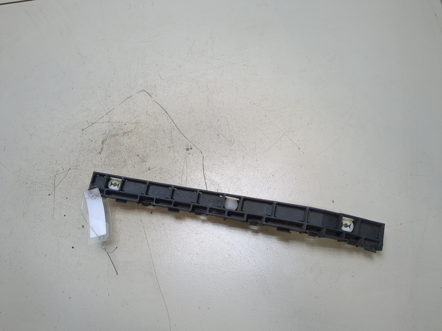 Кронштейн заднего бампера левый