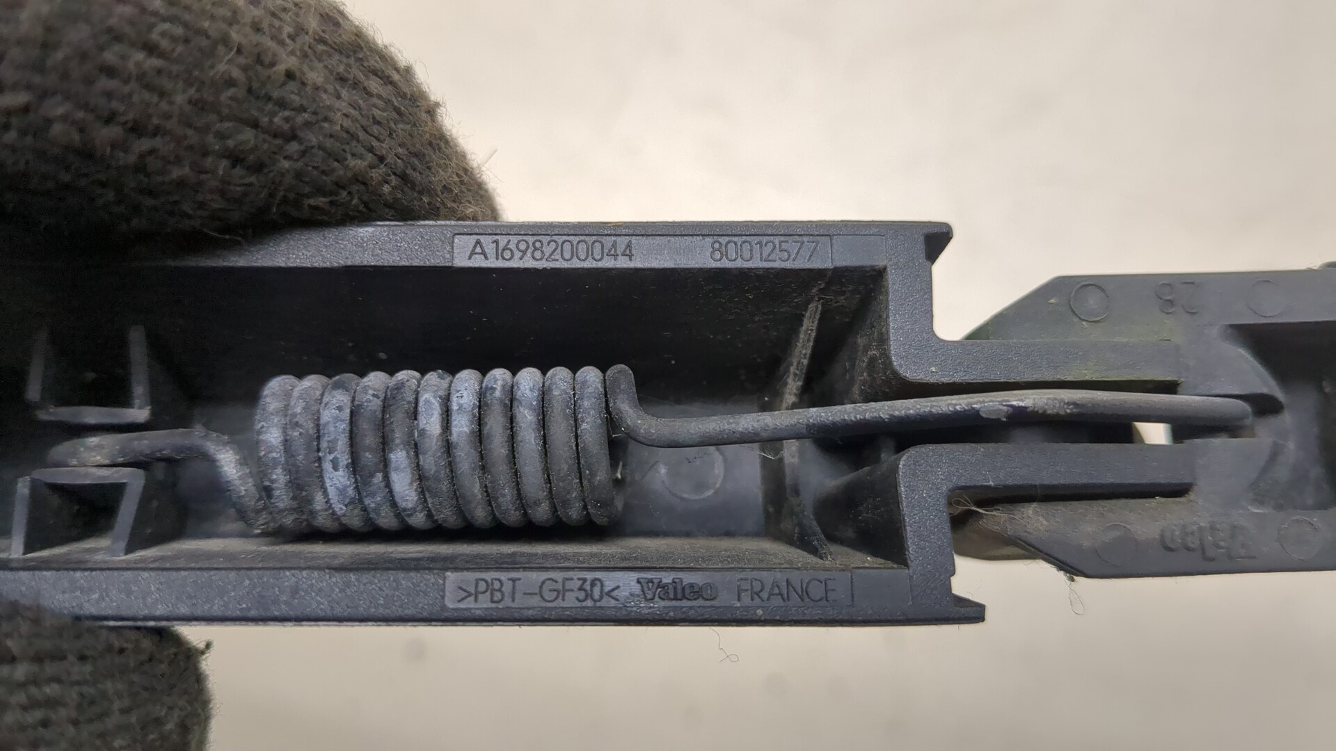 Поводок стеклоочистителя заднего