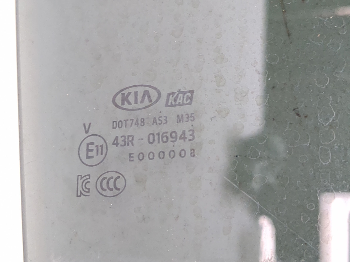 Стекло двери задней правой