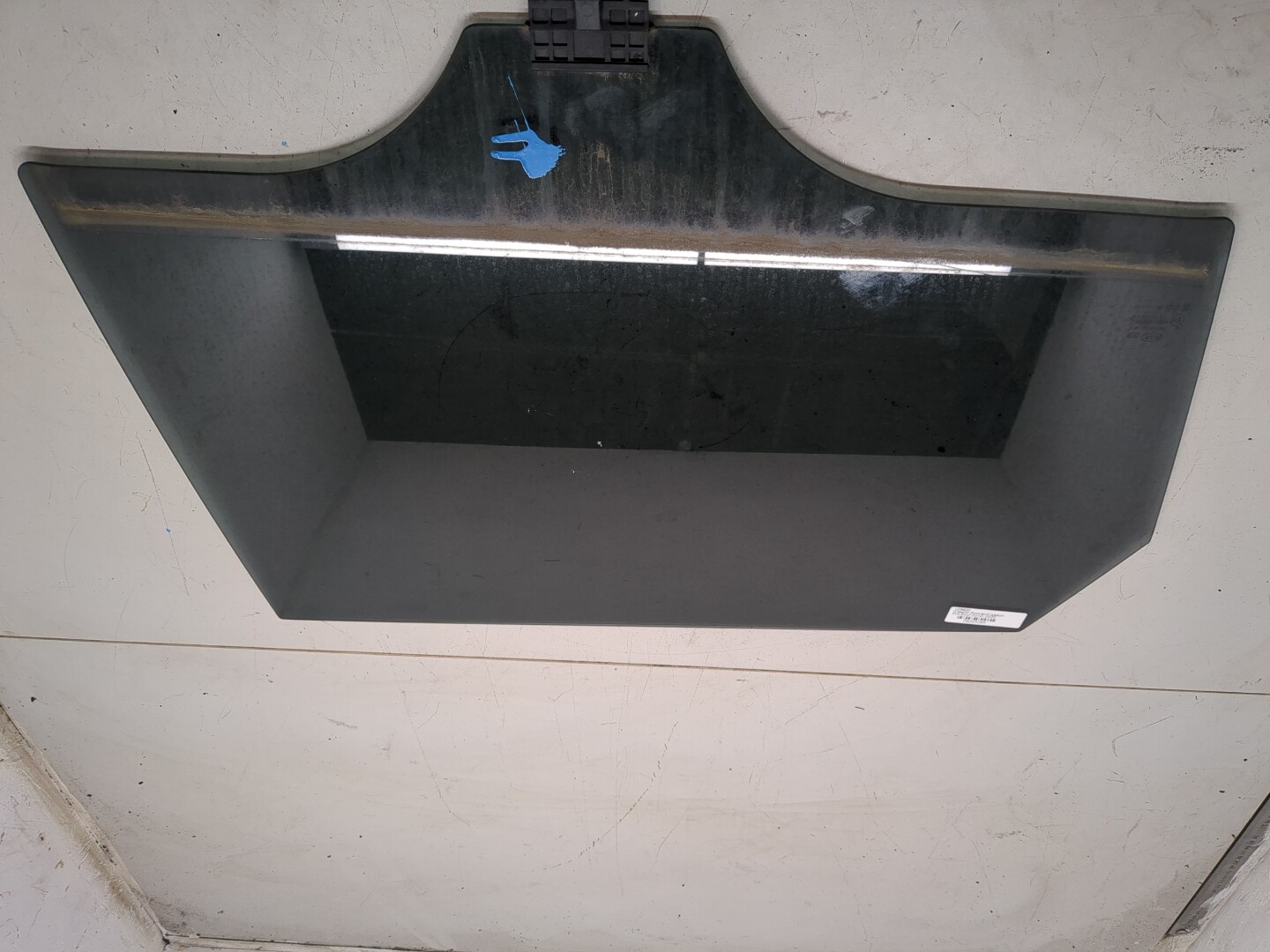 Стекло двери задней правой