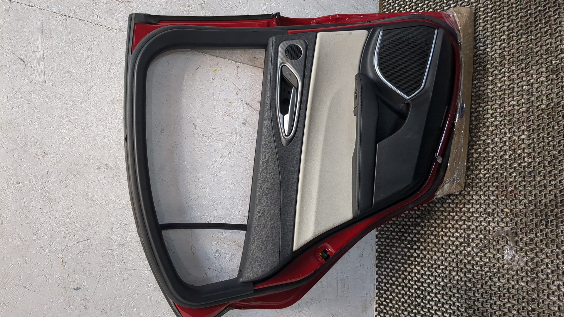 Дверь задняя левая