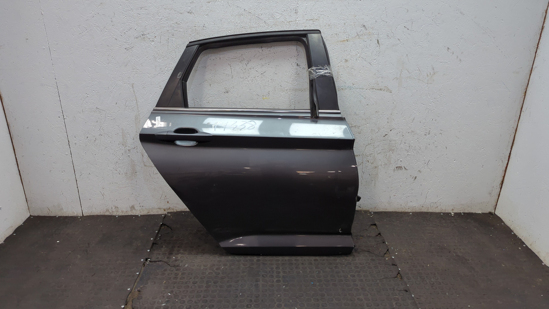 Дверь задняя правая