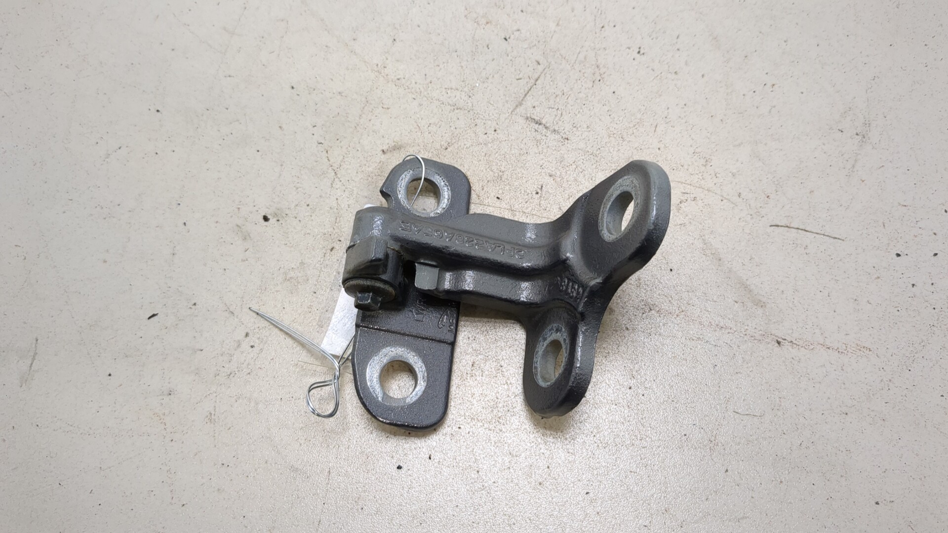 Петля двери