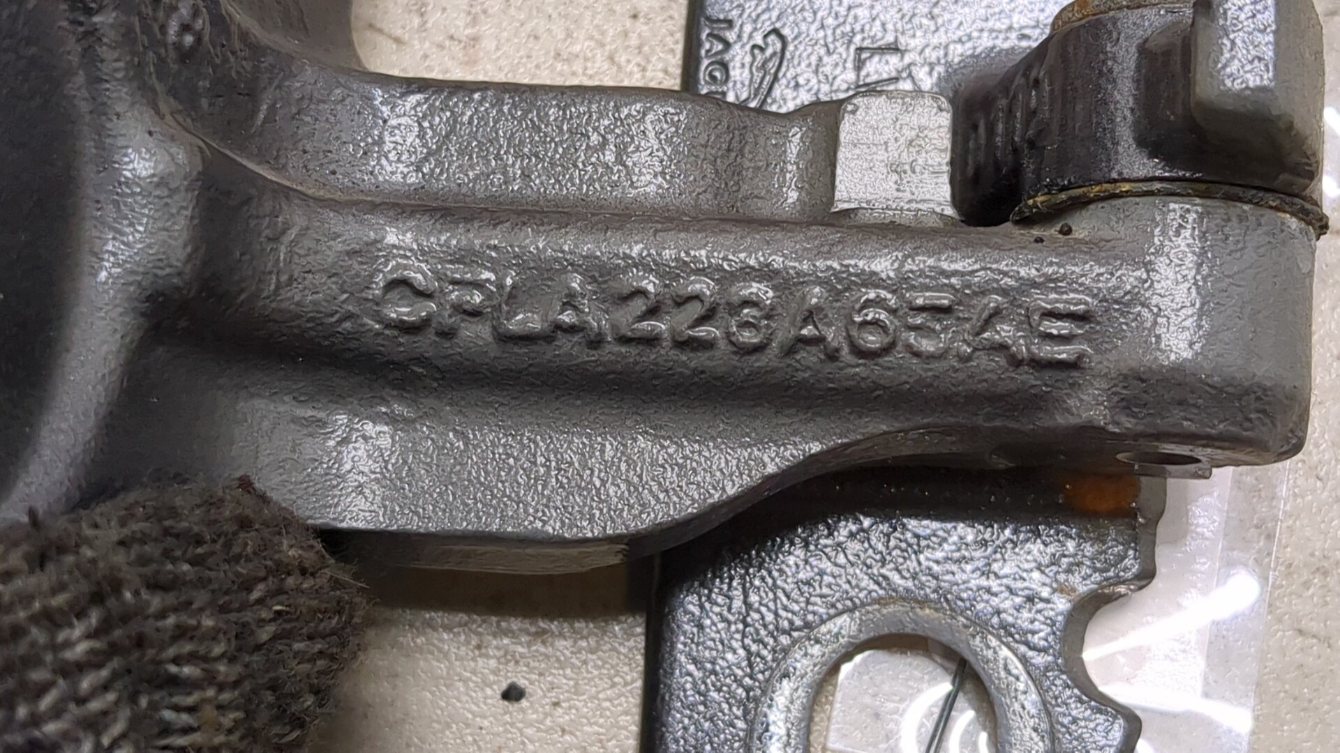 Петля двери