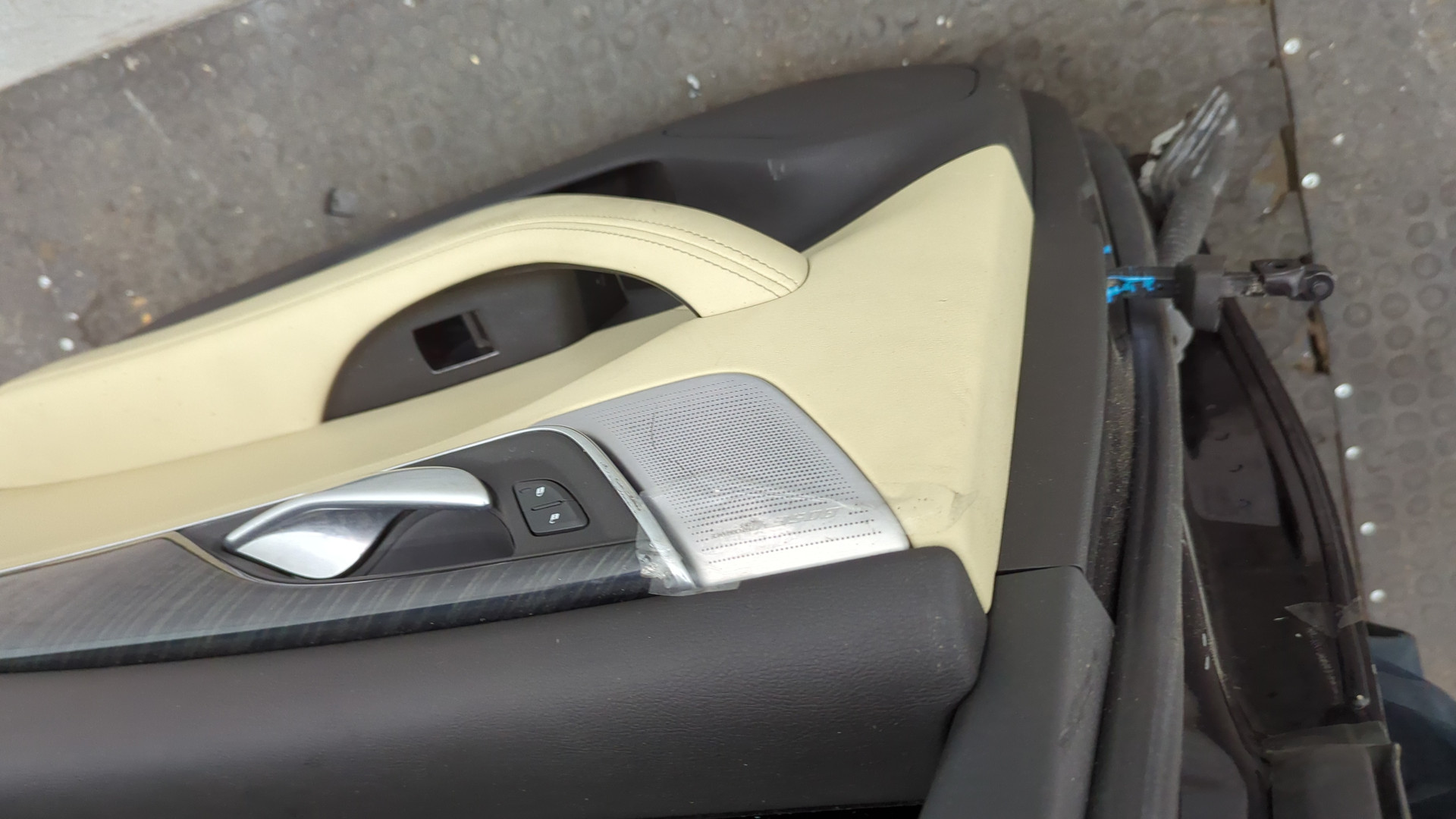 Дверь задняя правая