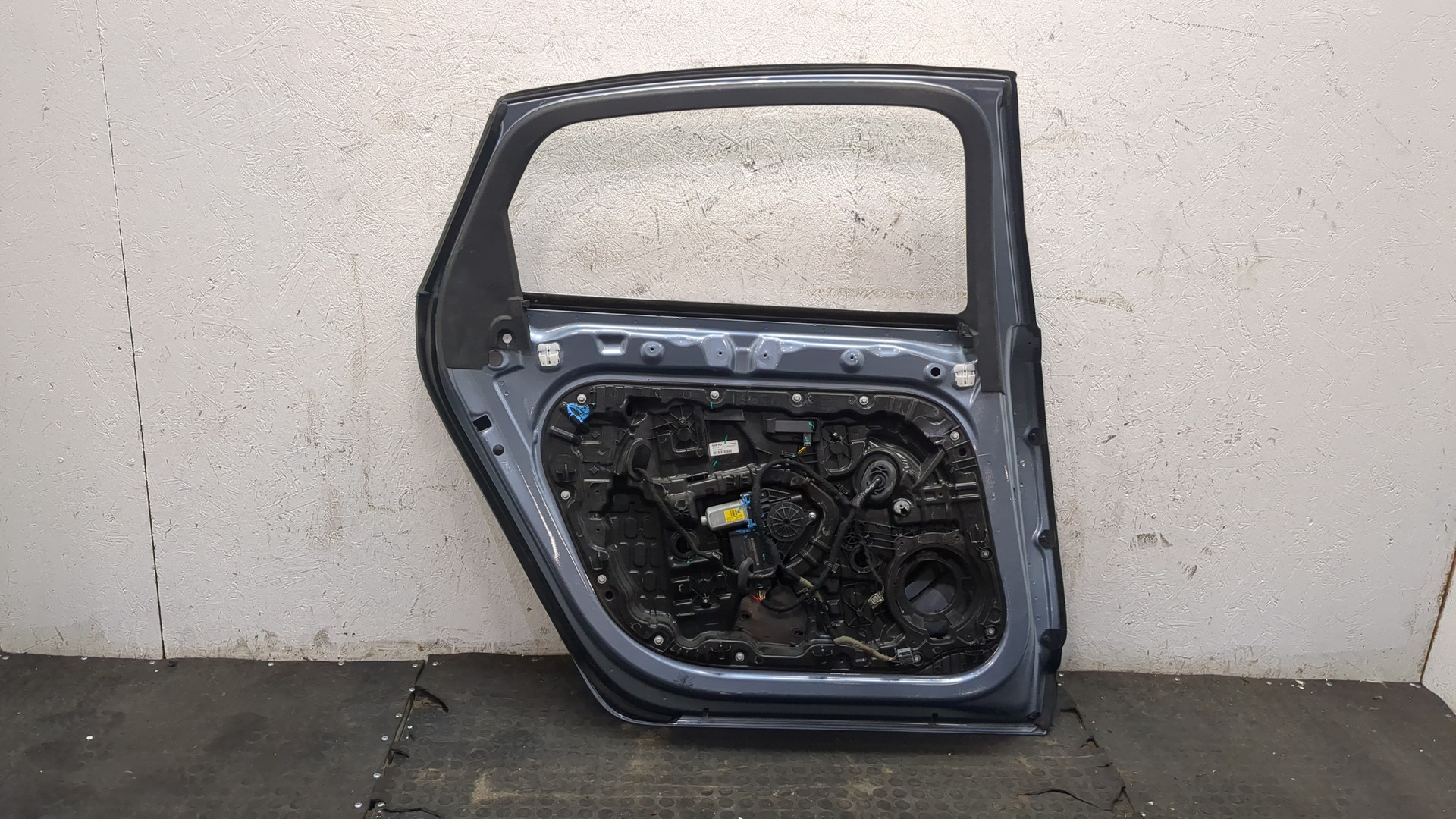 Дверь задняя левая