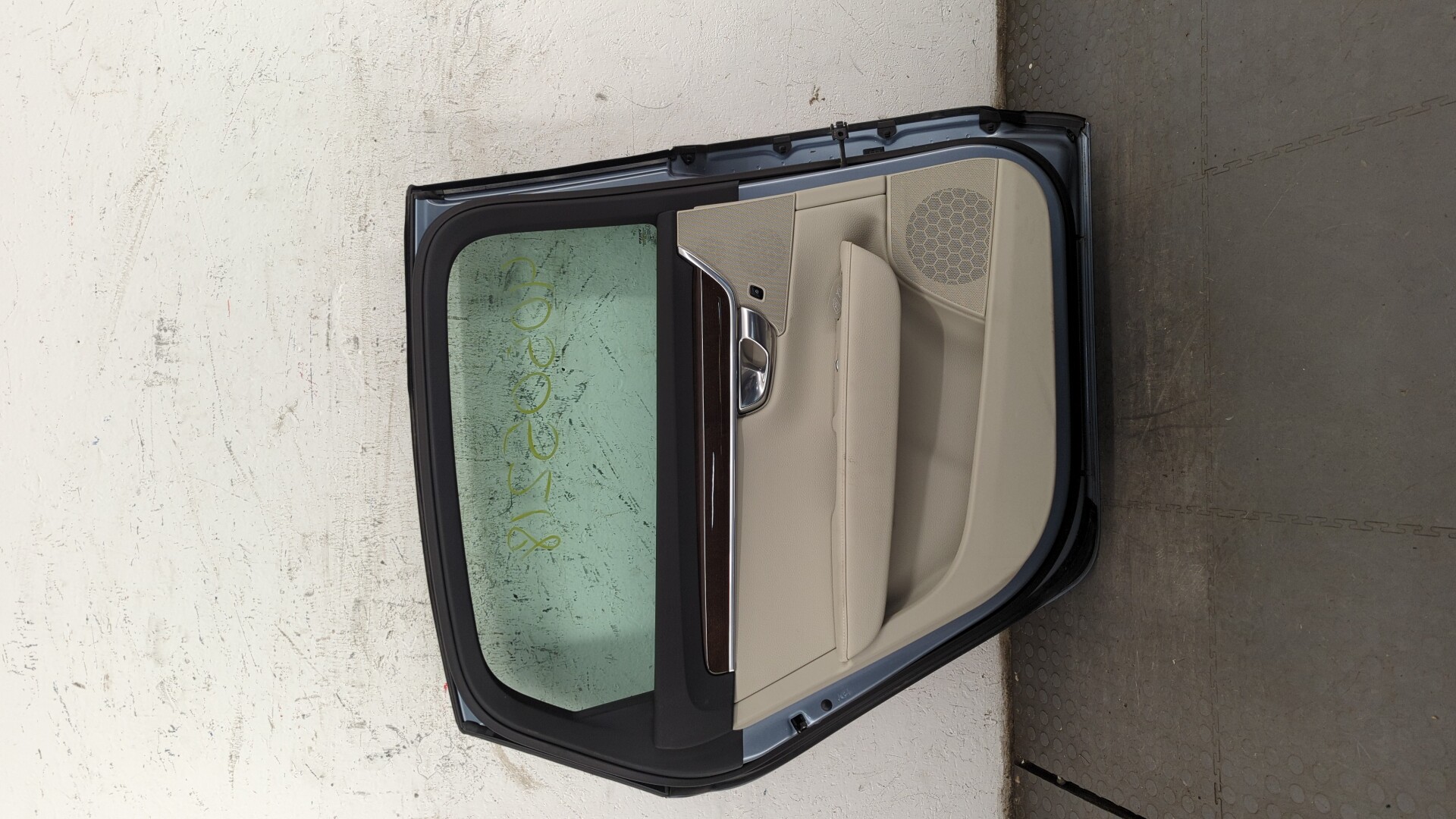 Дверь задняя левая