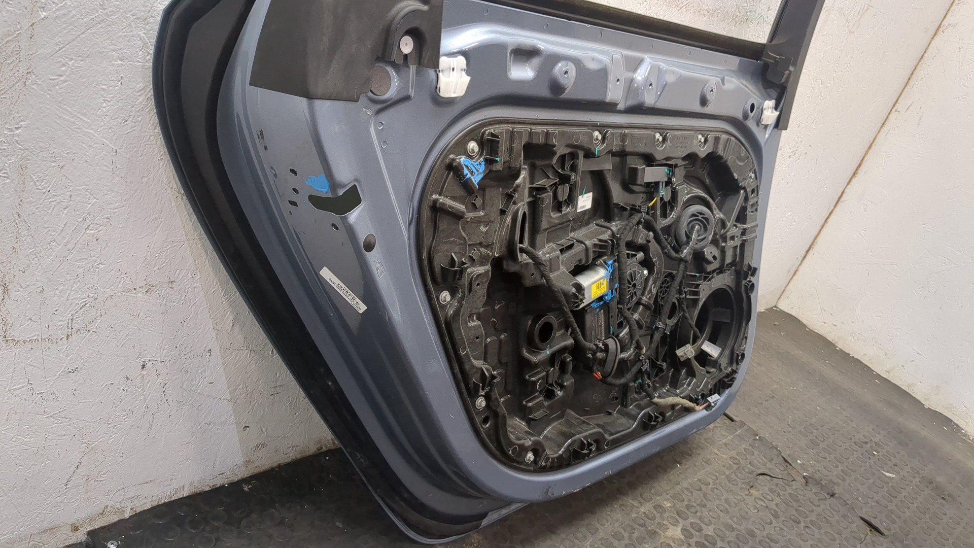 Дверь задняя левая