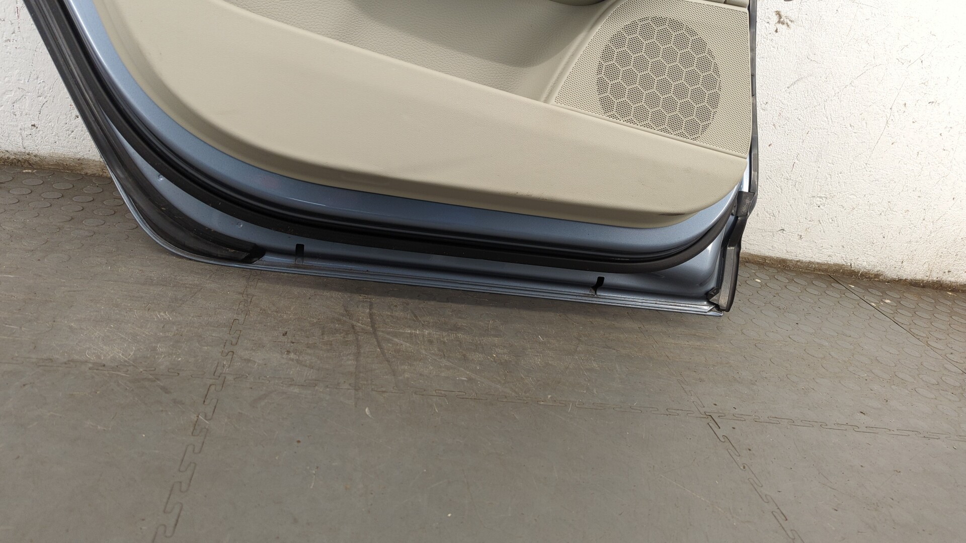 Дверь задняя левая