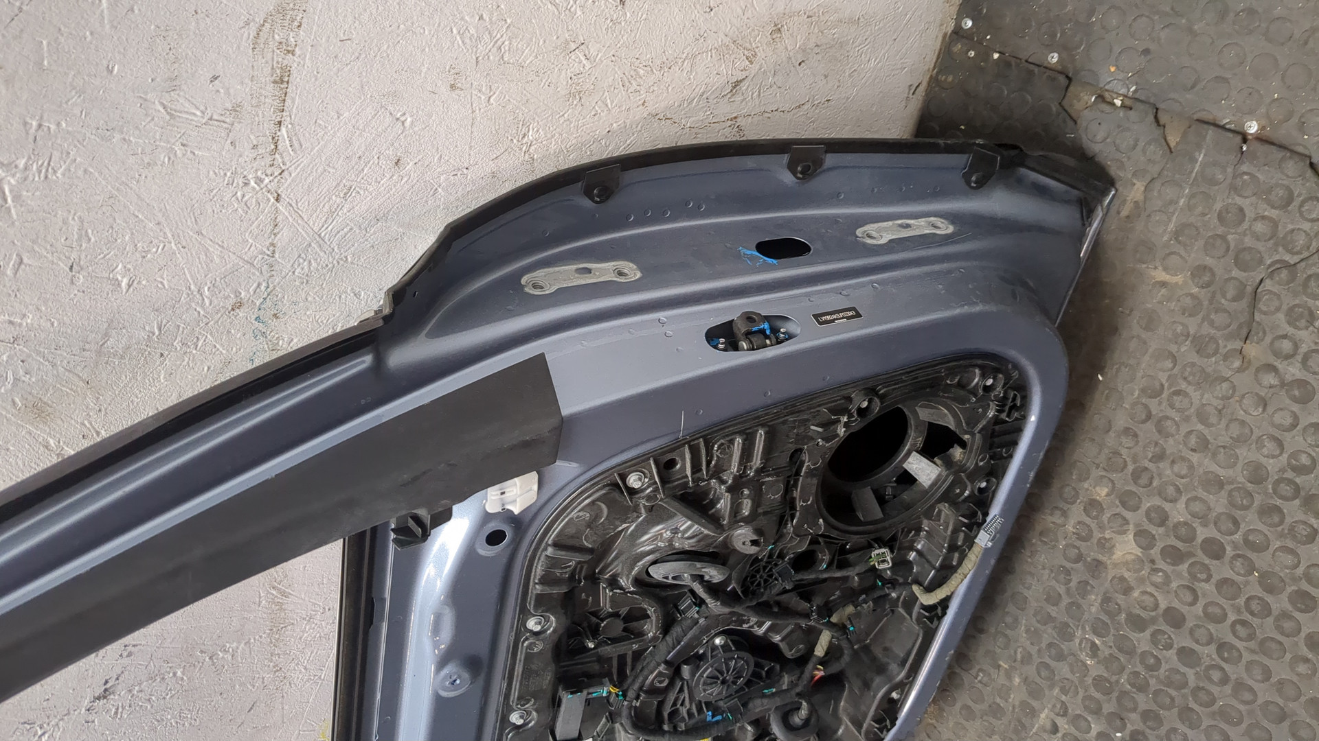 Дверь задняя левая