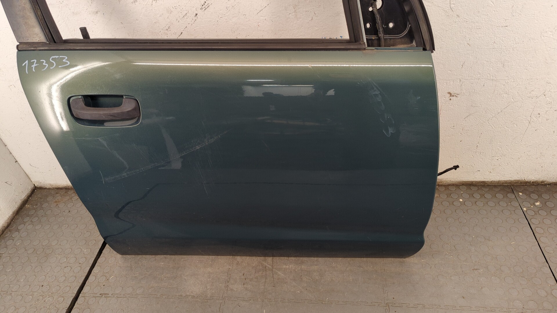 Дверь передняя правая