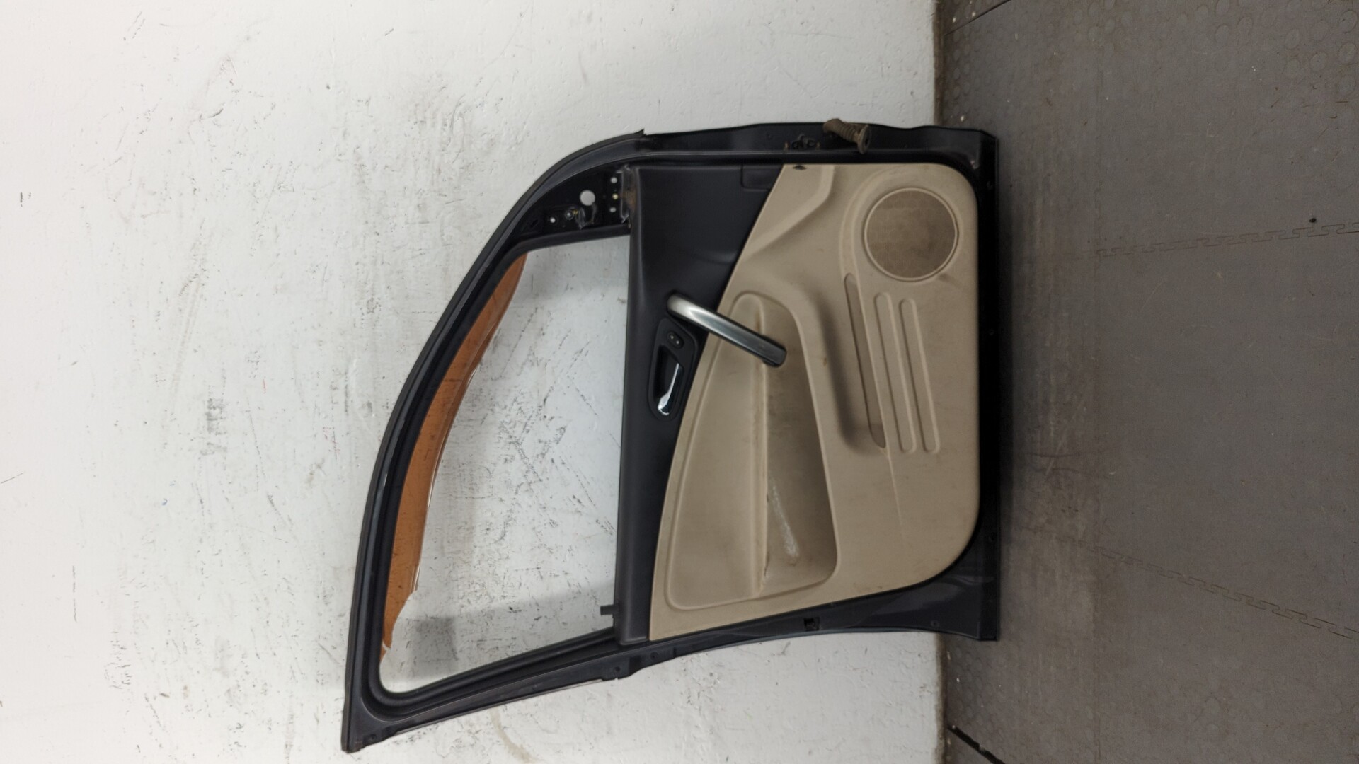 Дверь передняя левая