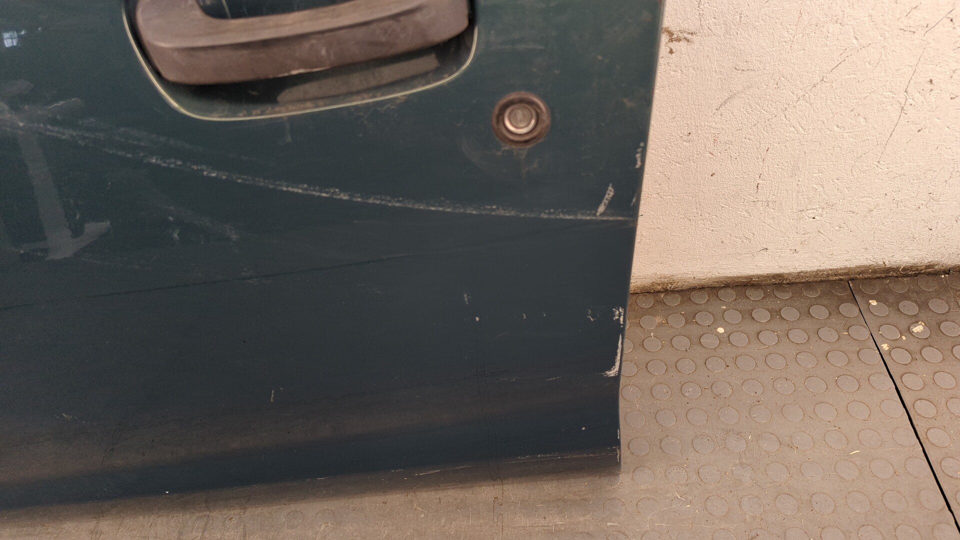 Дверь передняя левая