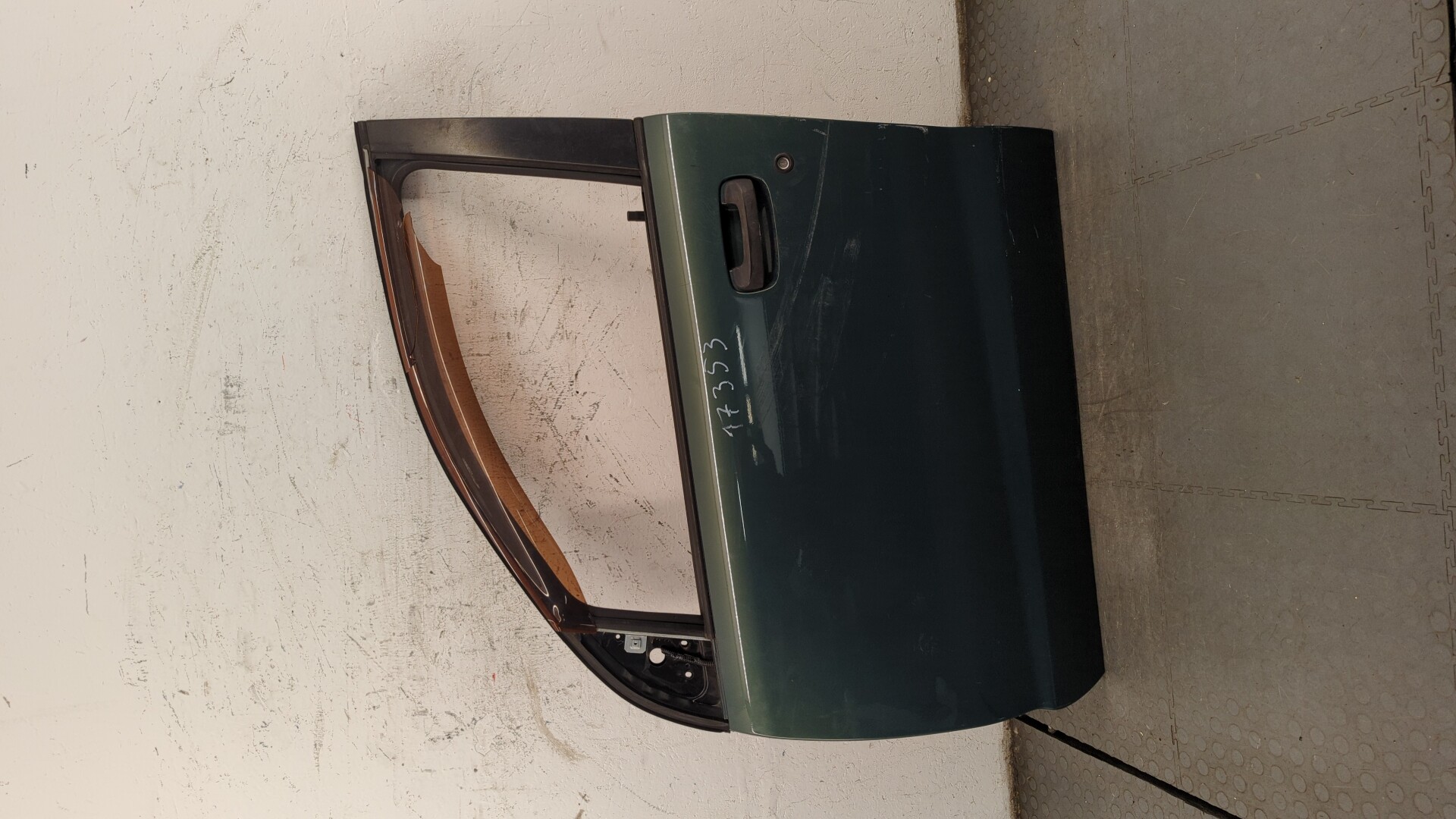 Дверь передняя левая