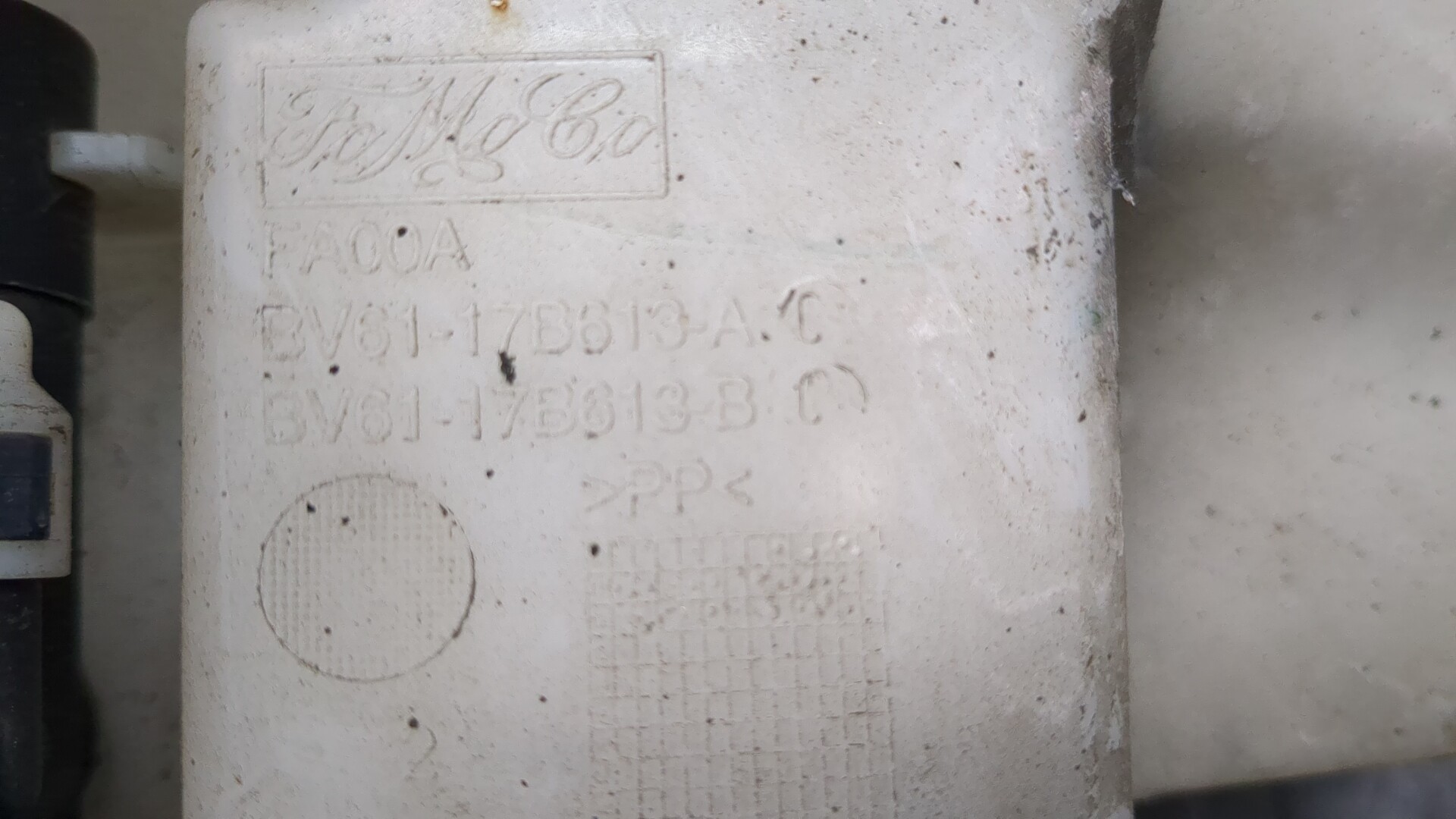 Бачок омывателя лобового стекла