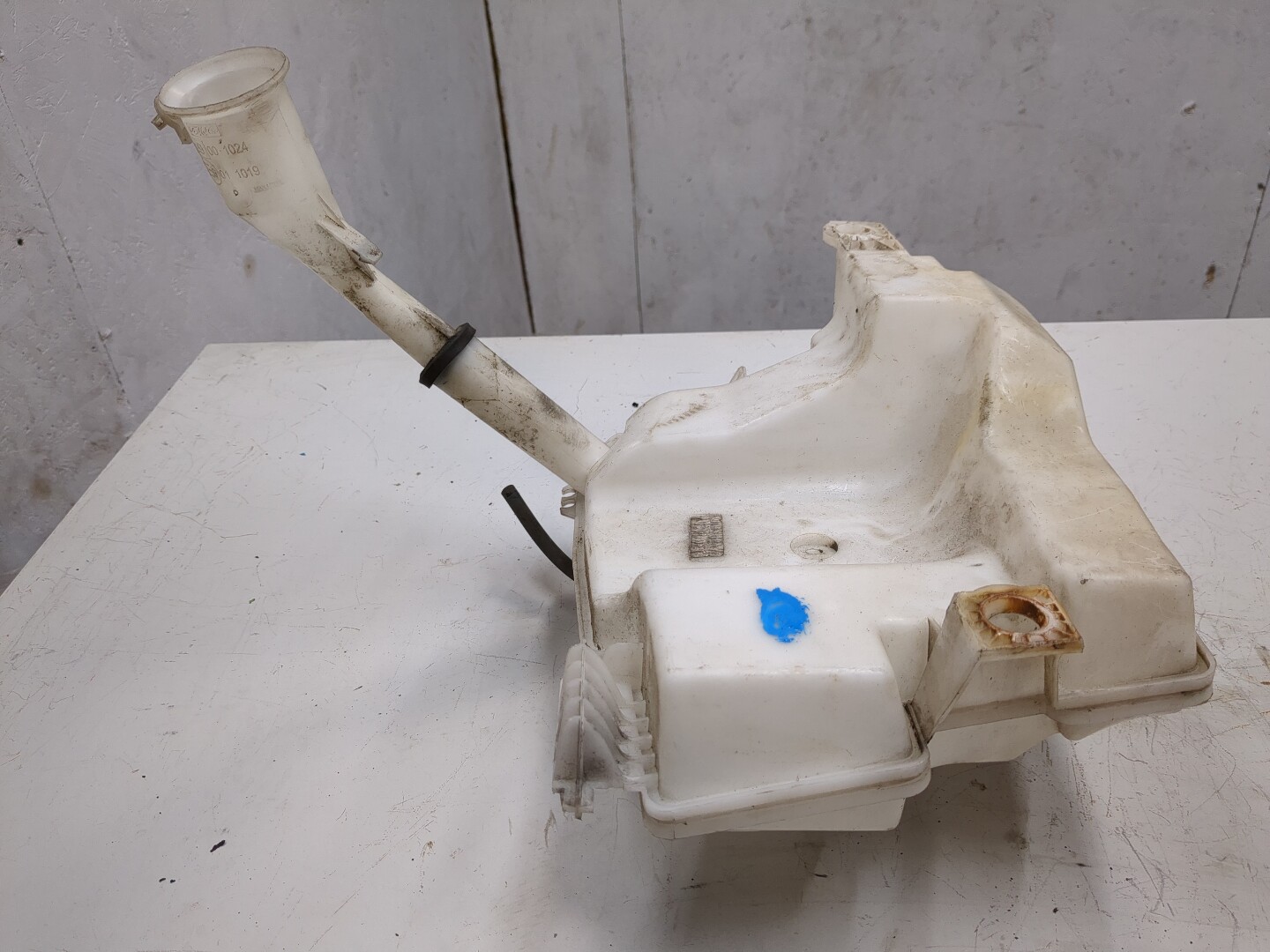 Бачок омывателя лобового стекла