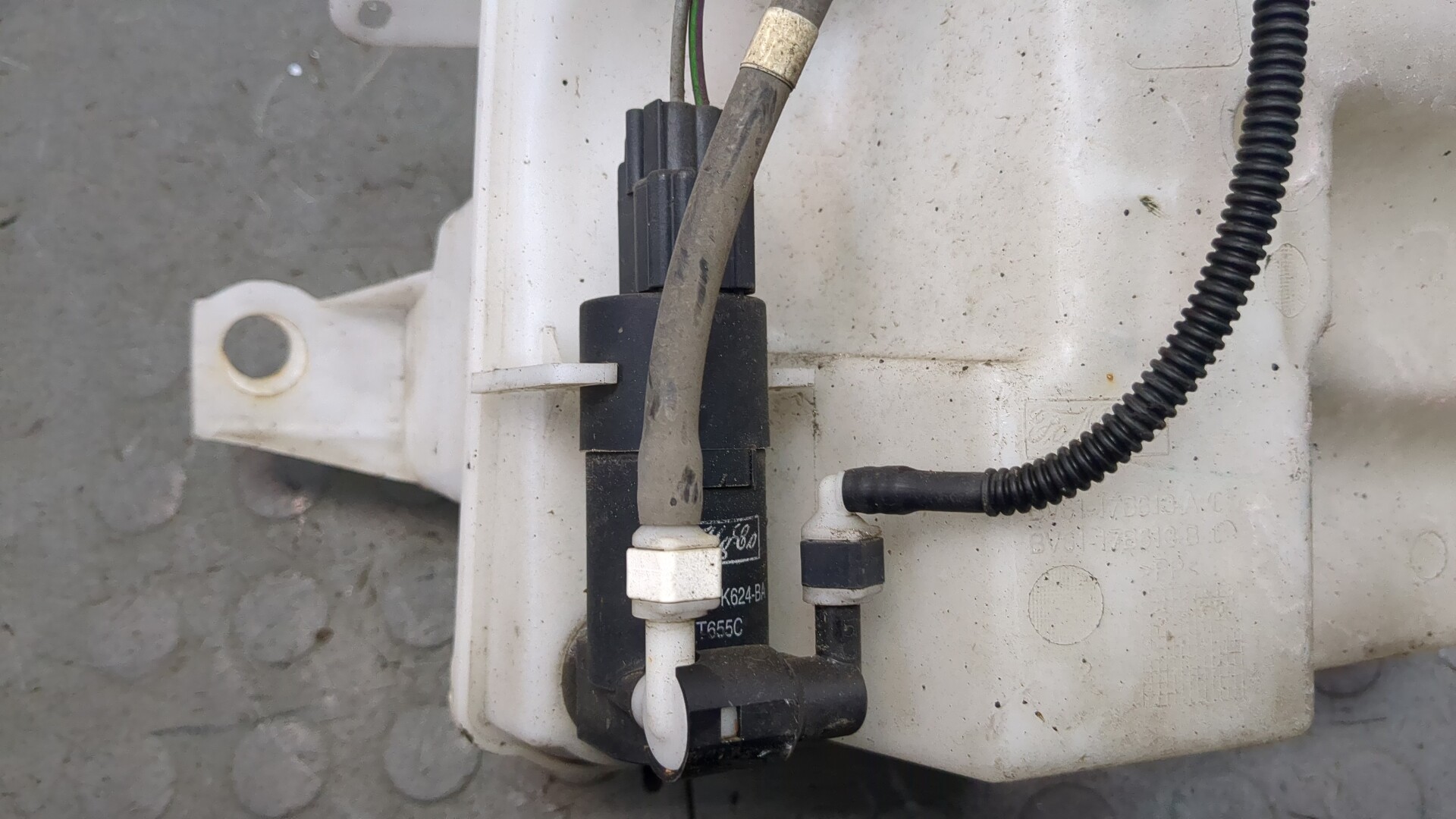 Бачок омывателя лобового стекла