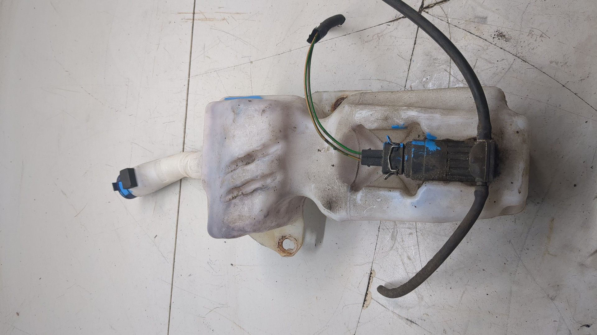 Бачок омывателя лобового стекла