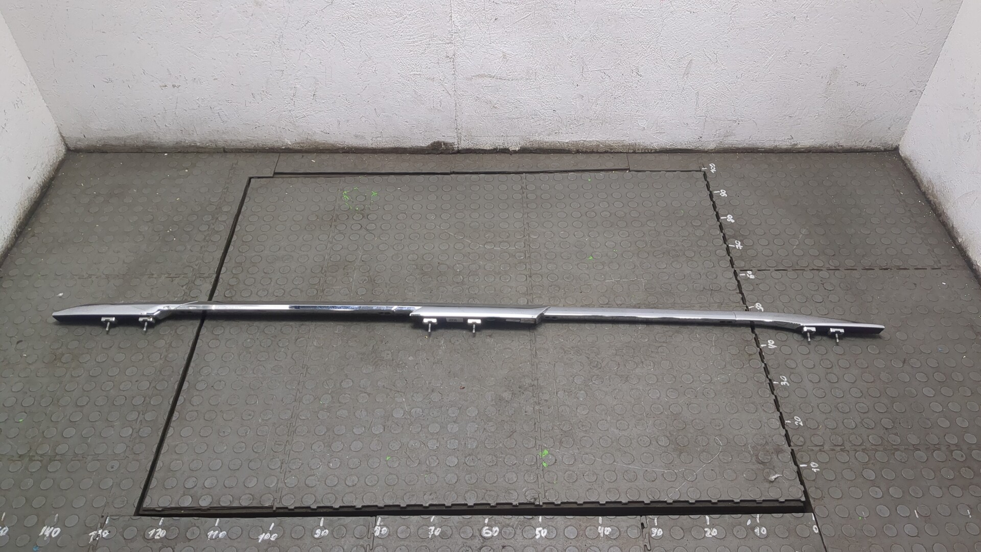 Рейлинг (релинг) правый (планка на крышу)