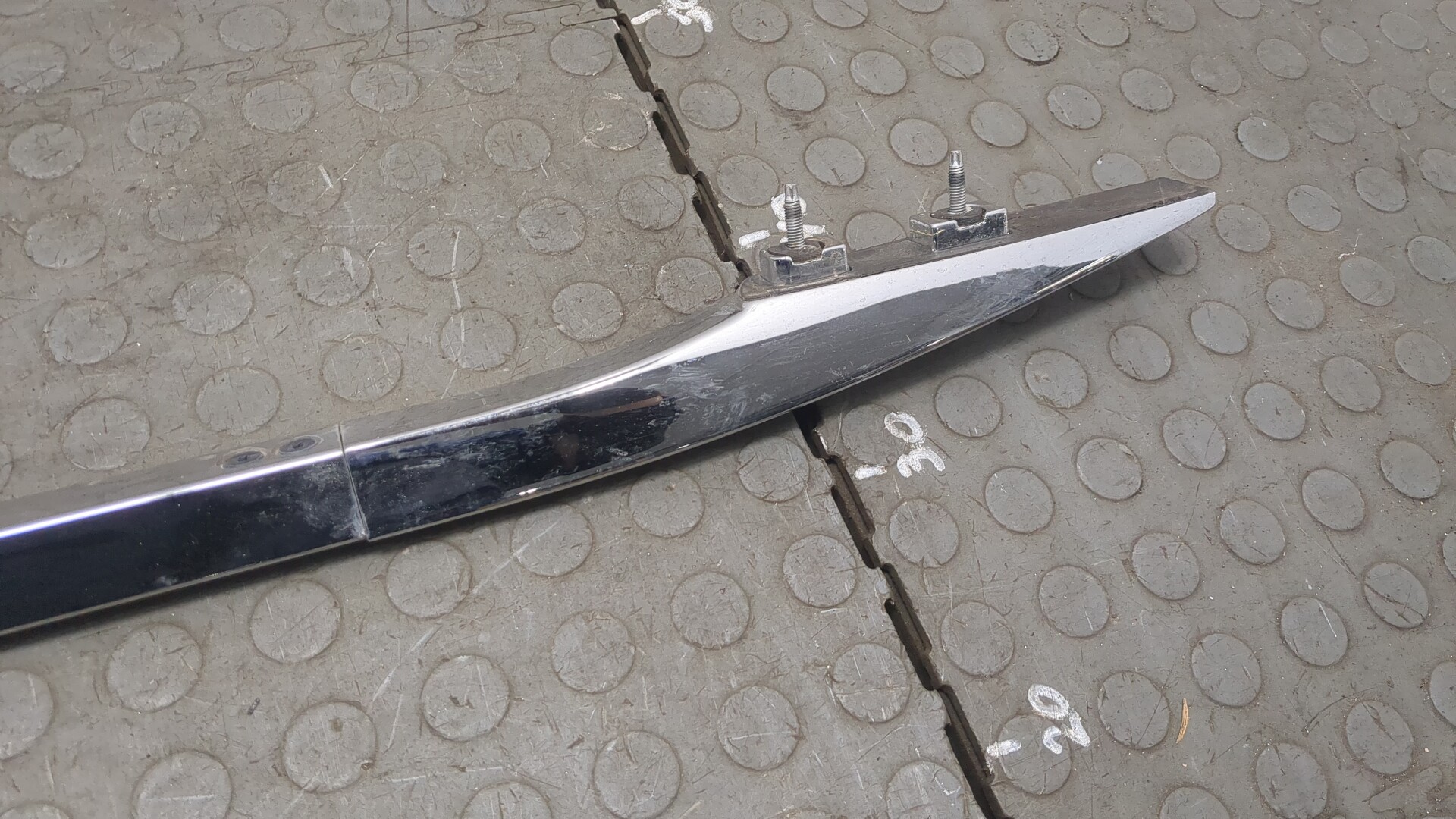 Рейлинг (релинг) правый (планка на крышу)