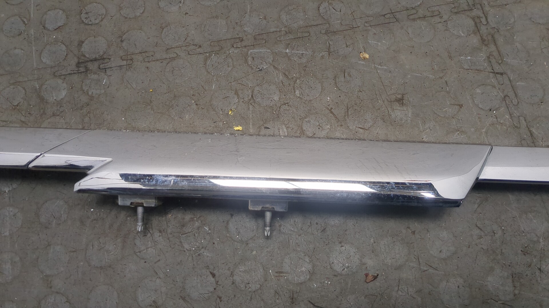 Рейлинг (релинг) правый (планка на крышу)