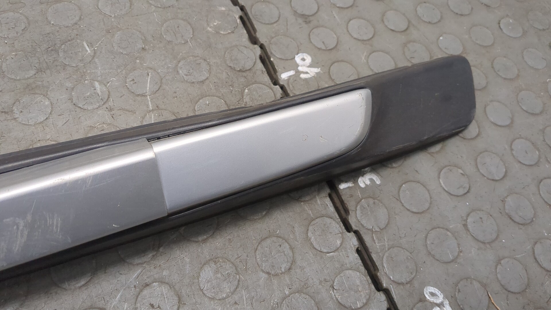 Рейлинг (релинг) левый (планка на крышу)