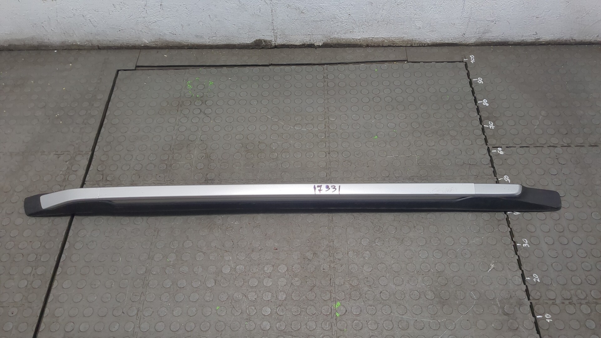 Рейлинг (релинг) левый (планка на крышу)