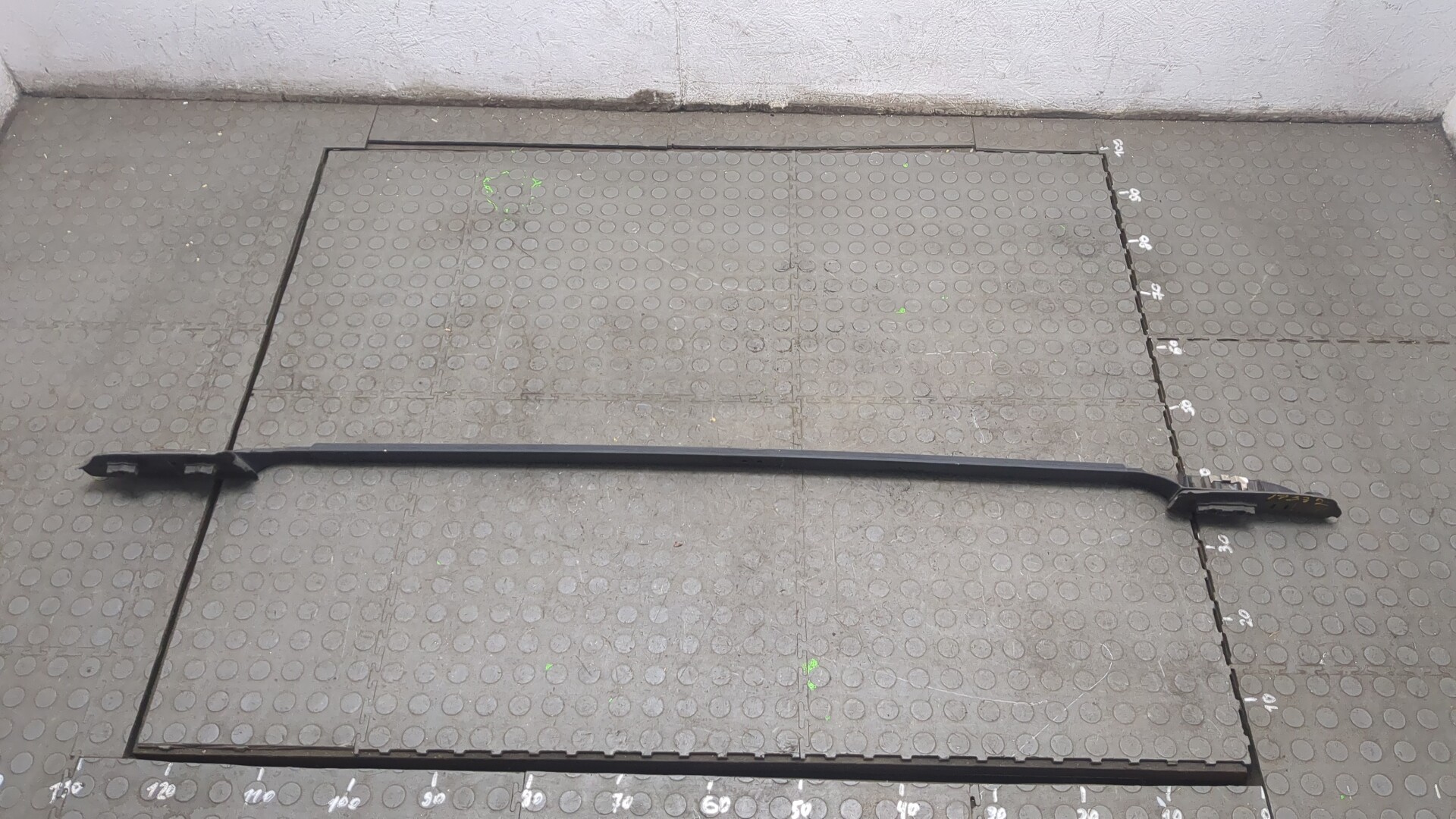 Рейлинг (релинг) левый (планка на крышу)