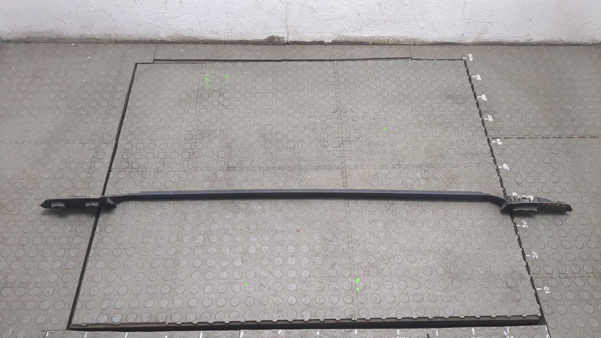 Рейлинг (релинг) левый (планка на крышу)