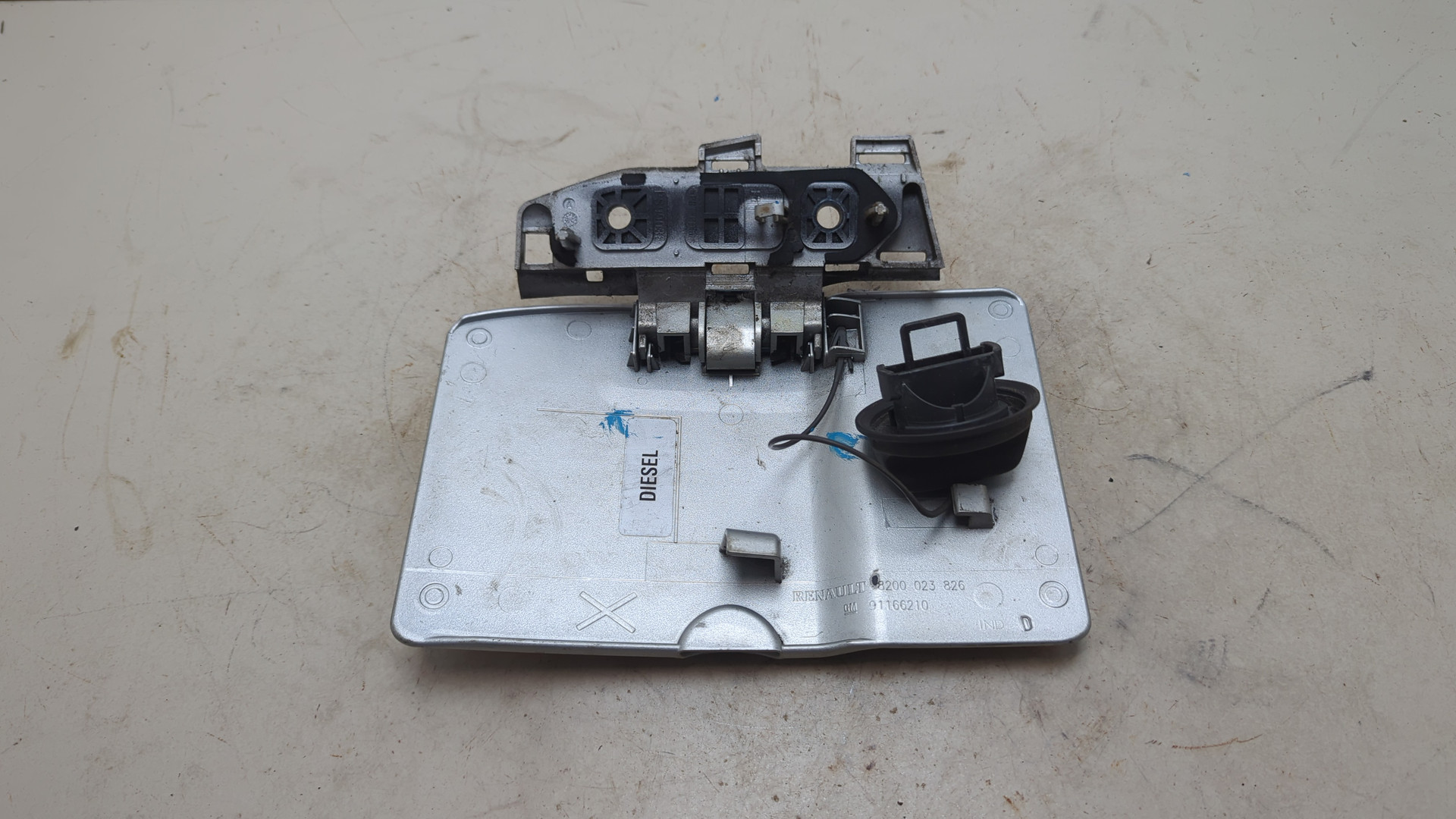 Лючок бензобака