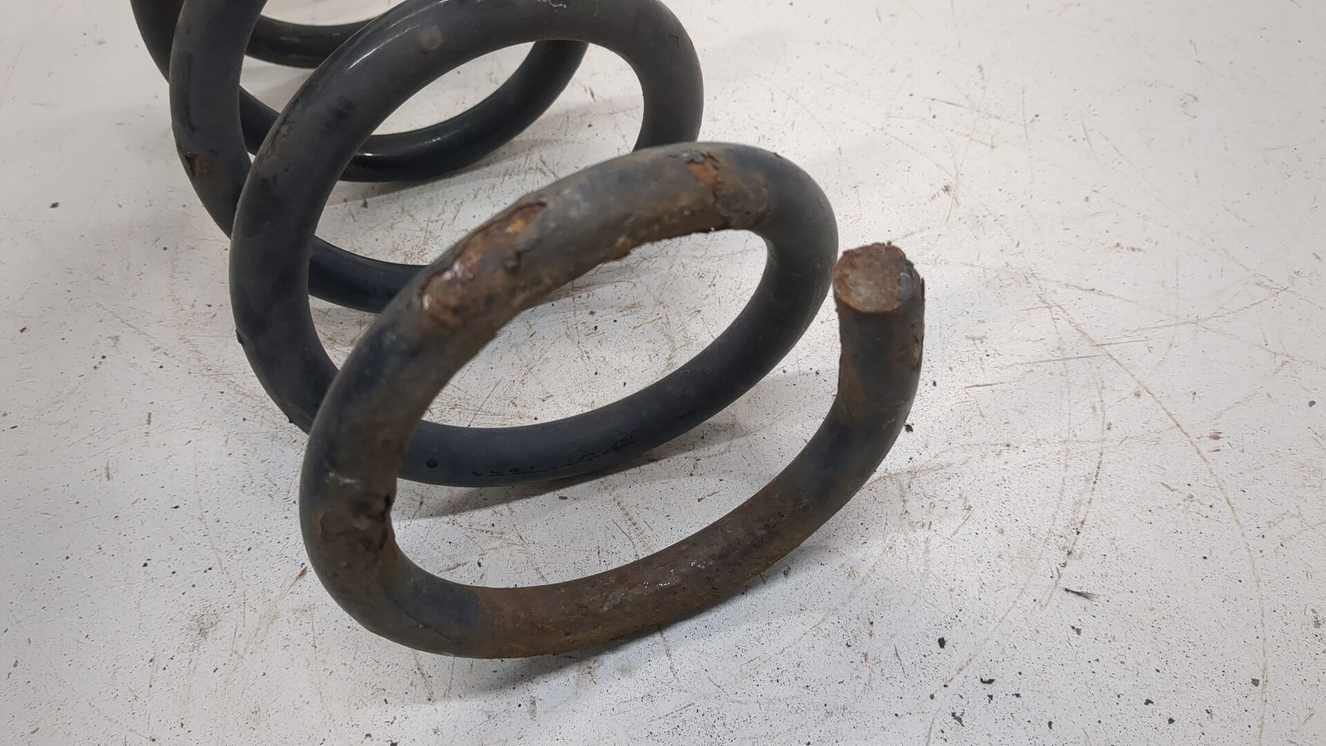 Пружина задняя