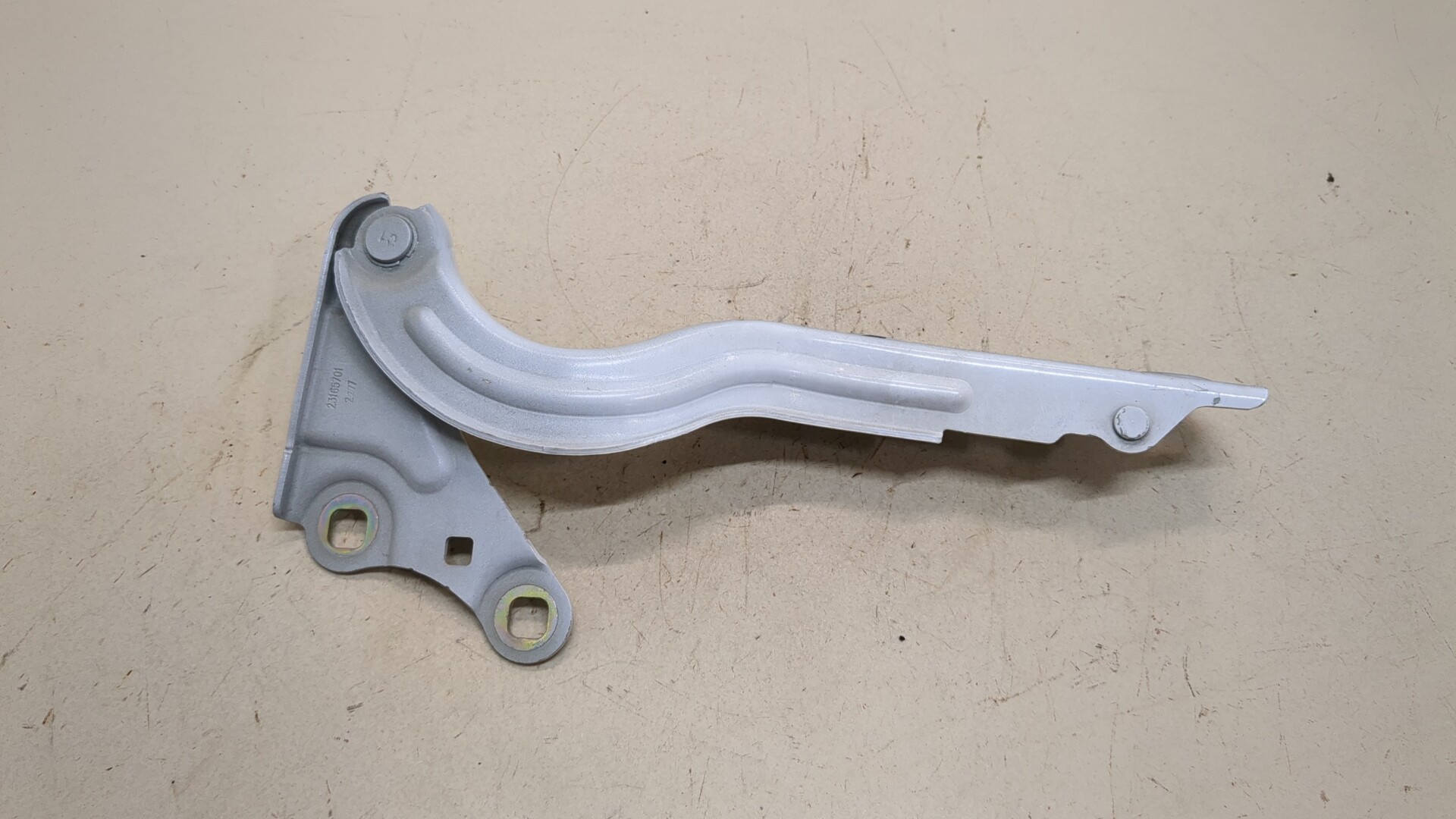 Петля капота правая