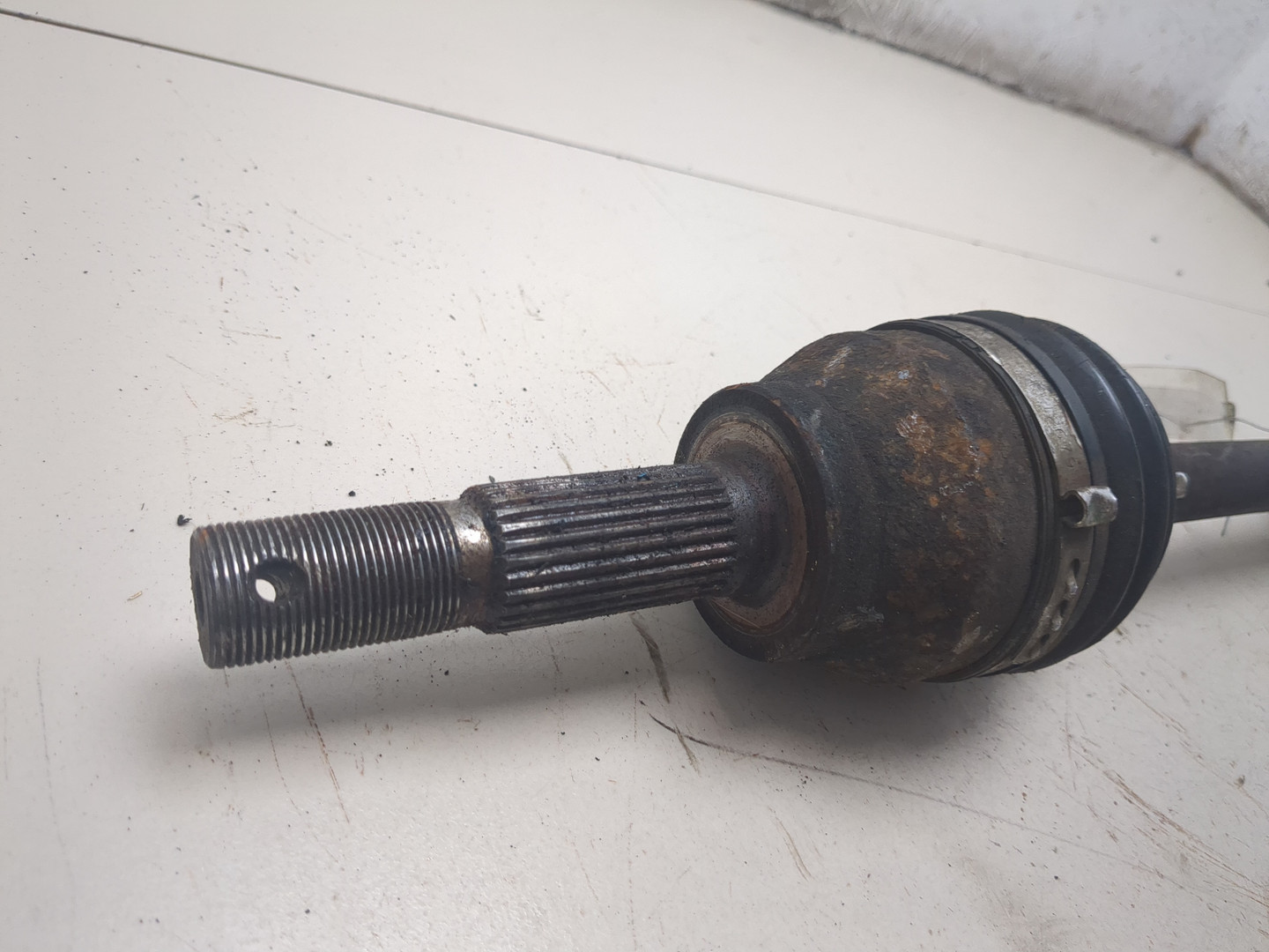 Полуось передняя левая