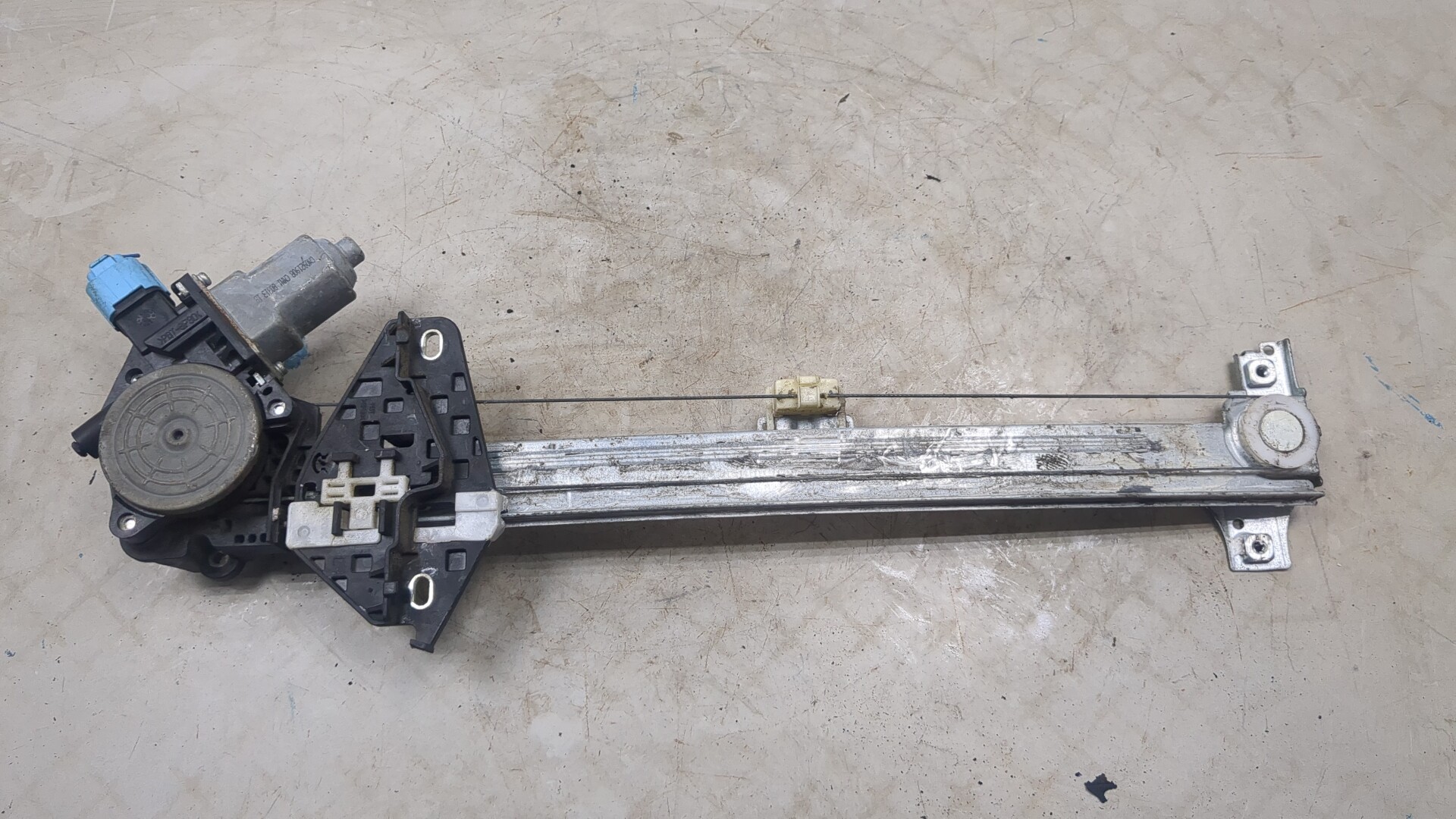 Стеклоподъемник электр. задний правый