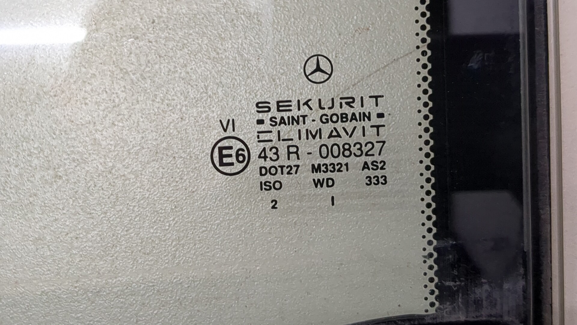 Стекло двери задней левой