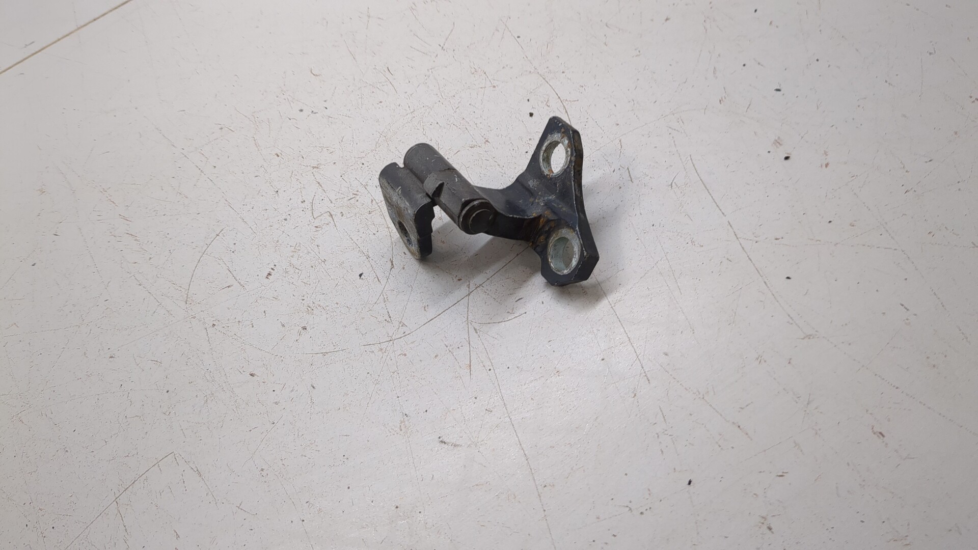 Петля двери