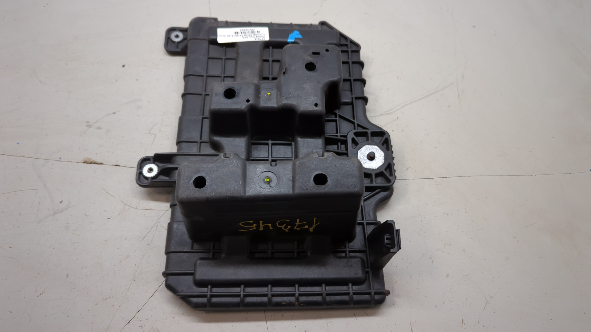 Площадка под аккумулятор (АКБ)