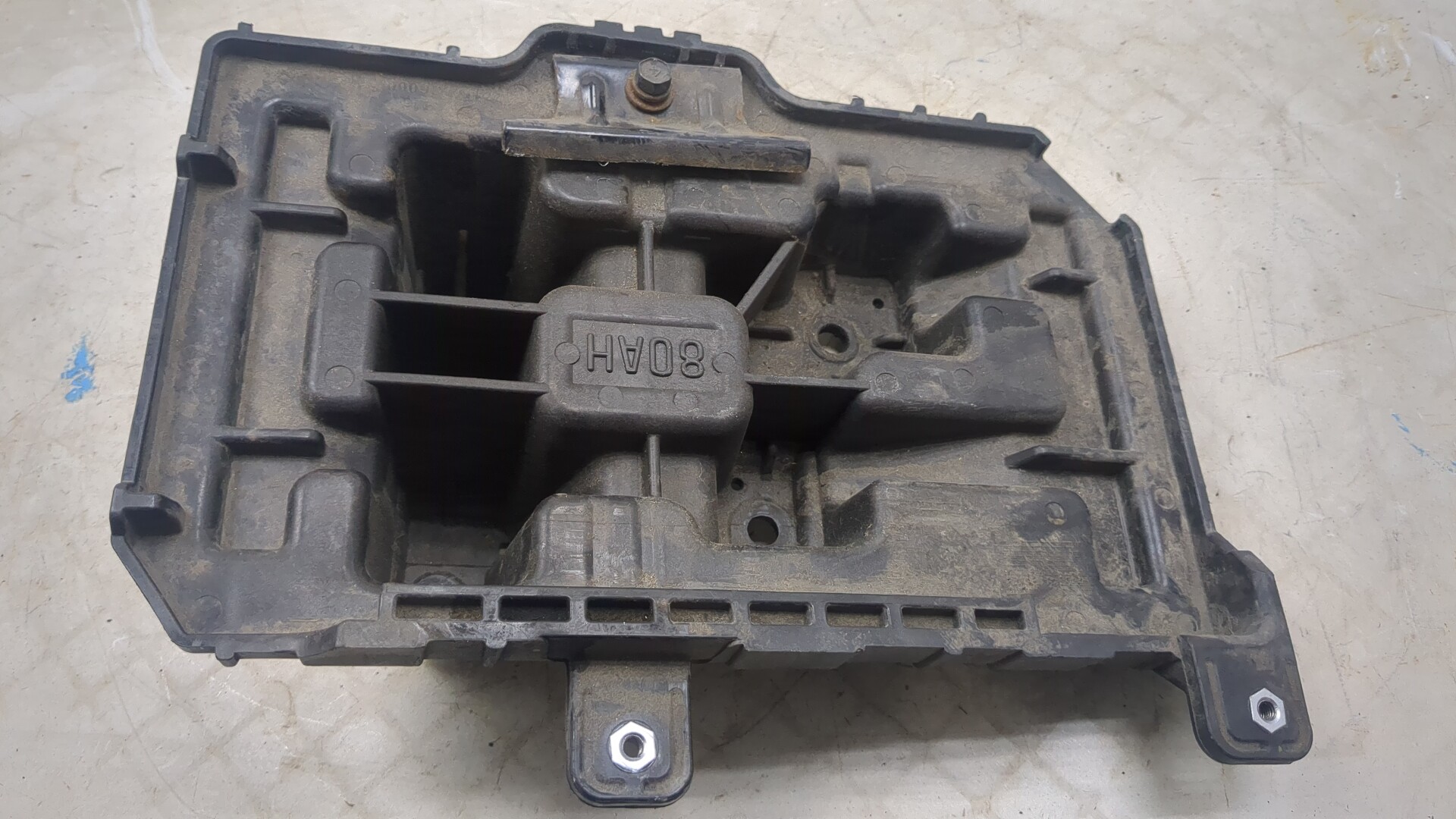 Площадка под аккумулятор (АКБ)